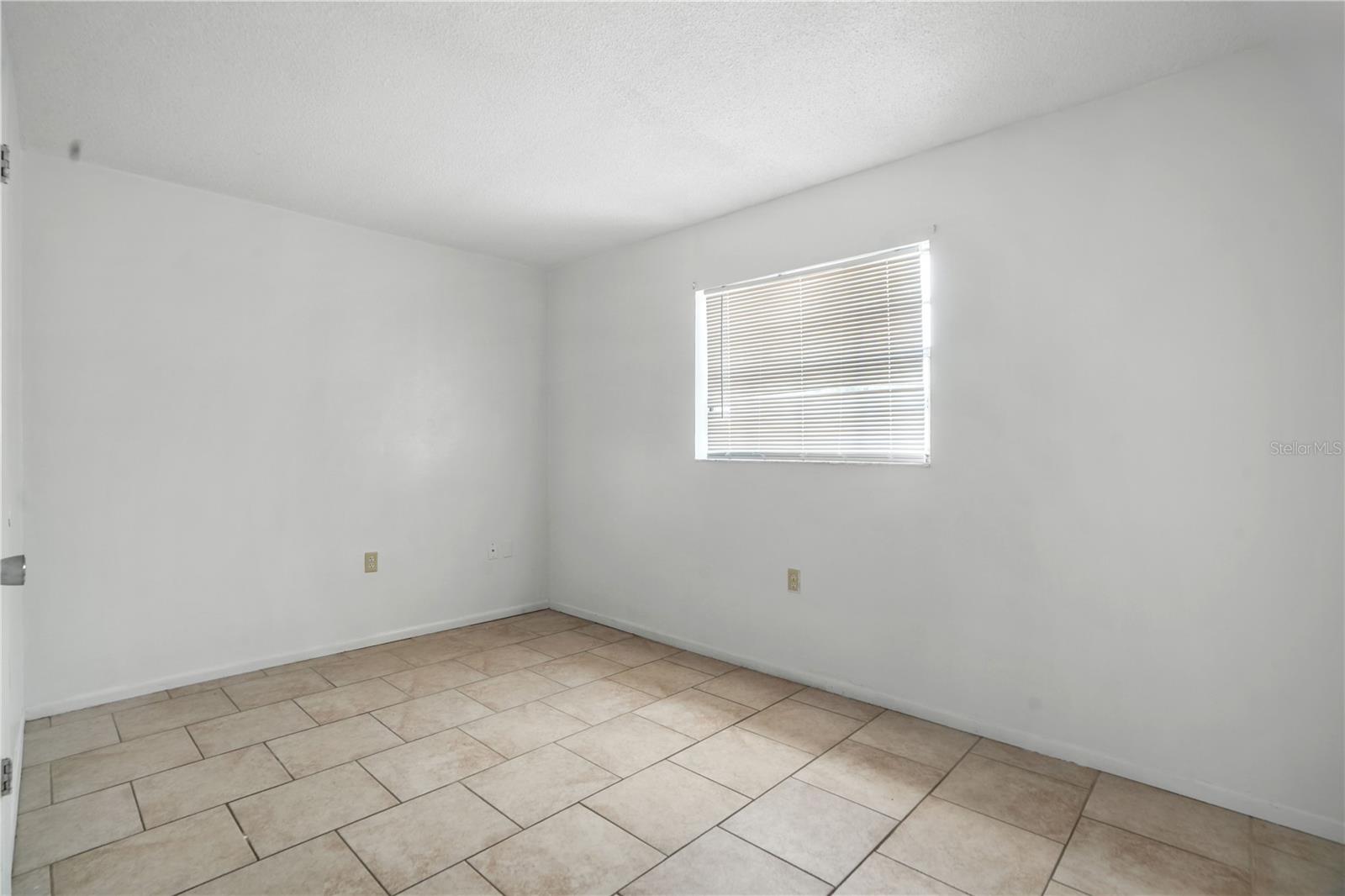 Listing photo id 11 for 8053 Dedham Drive