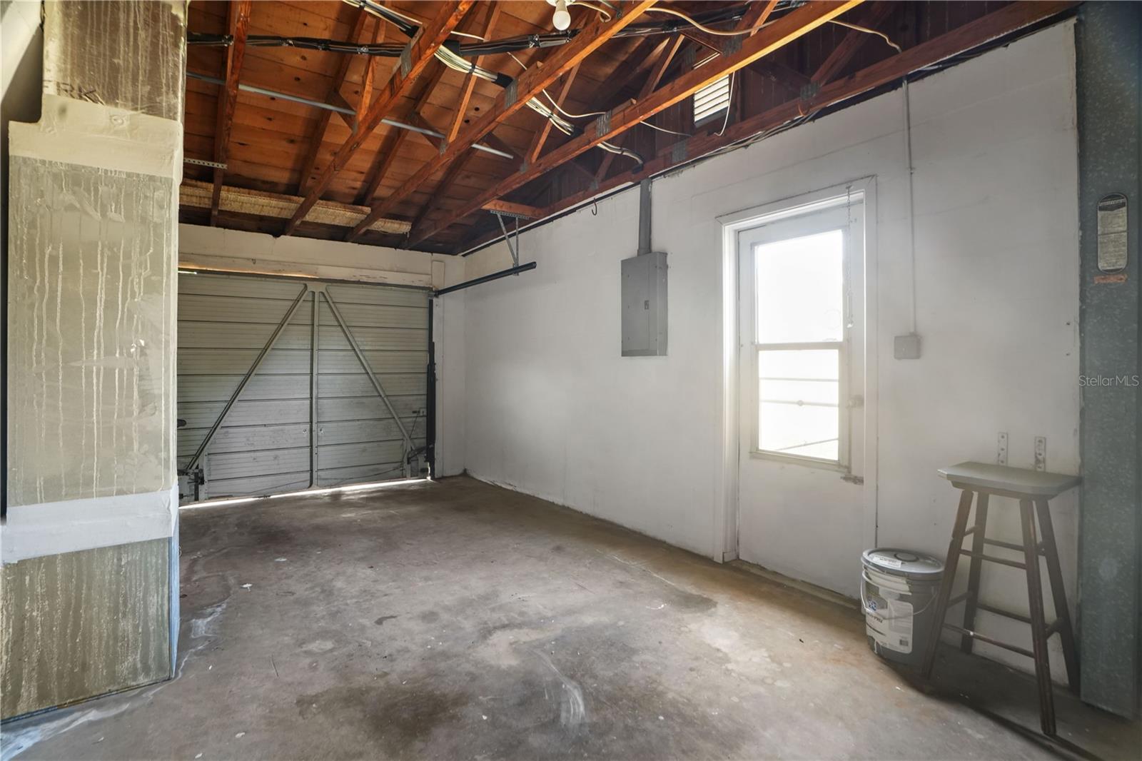 Listing photo id 13 for 8053 Dedham Drive