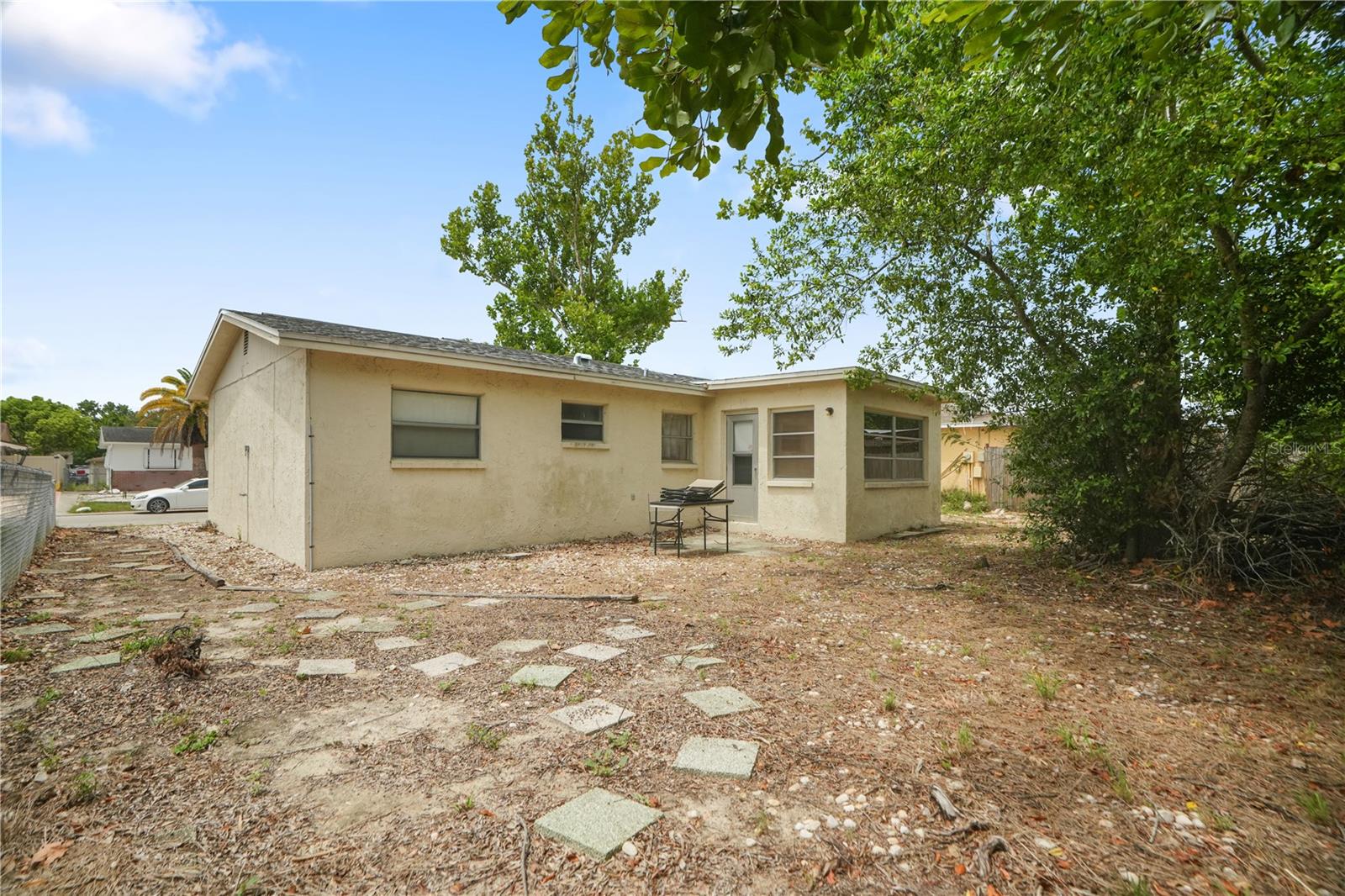 Listing photo id 14 for 8053 Dedham Drive