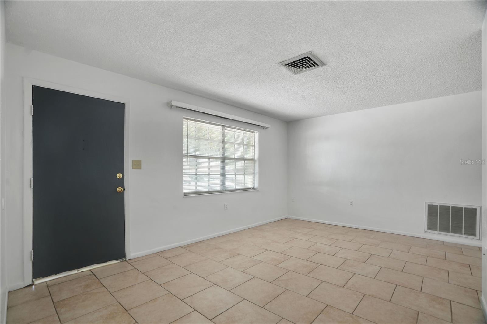 Listing photo id 0 for 8053 Dedham Drive