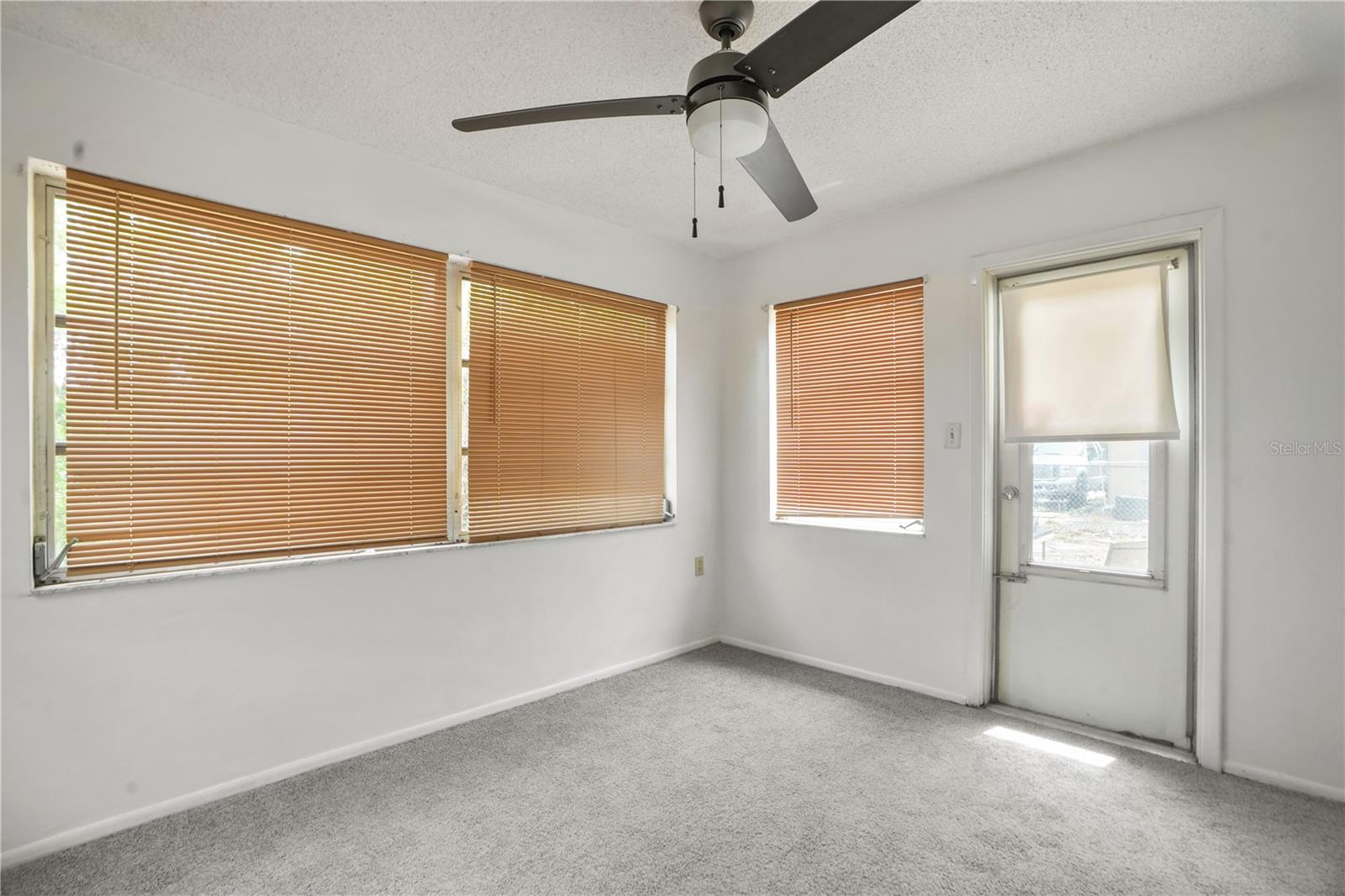 Listing photo id 7 for 8053 Dedham Drive