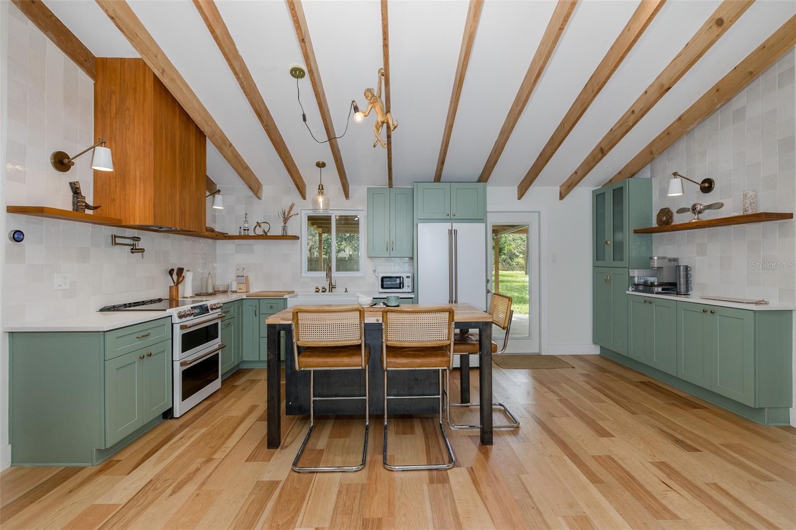 Listing photo id 12 for 7424 Grand Boulevard