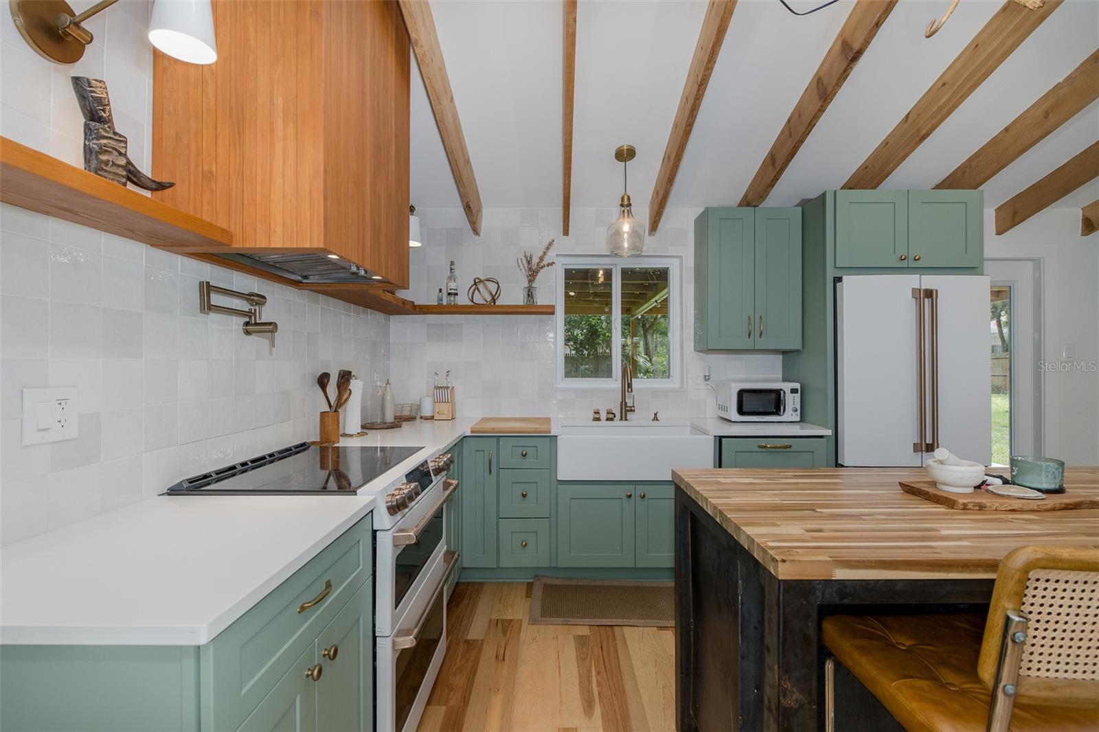 Listing photo id 13 for 7424 Grand Boulevard