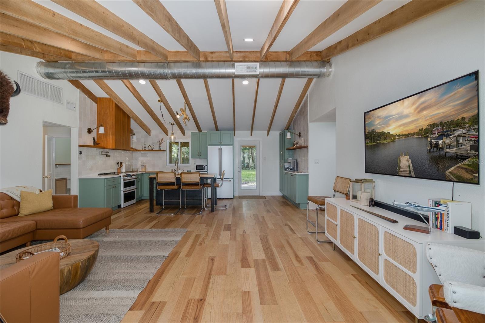 Listing photo id 15 for 7424 Grand Boulevard