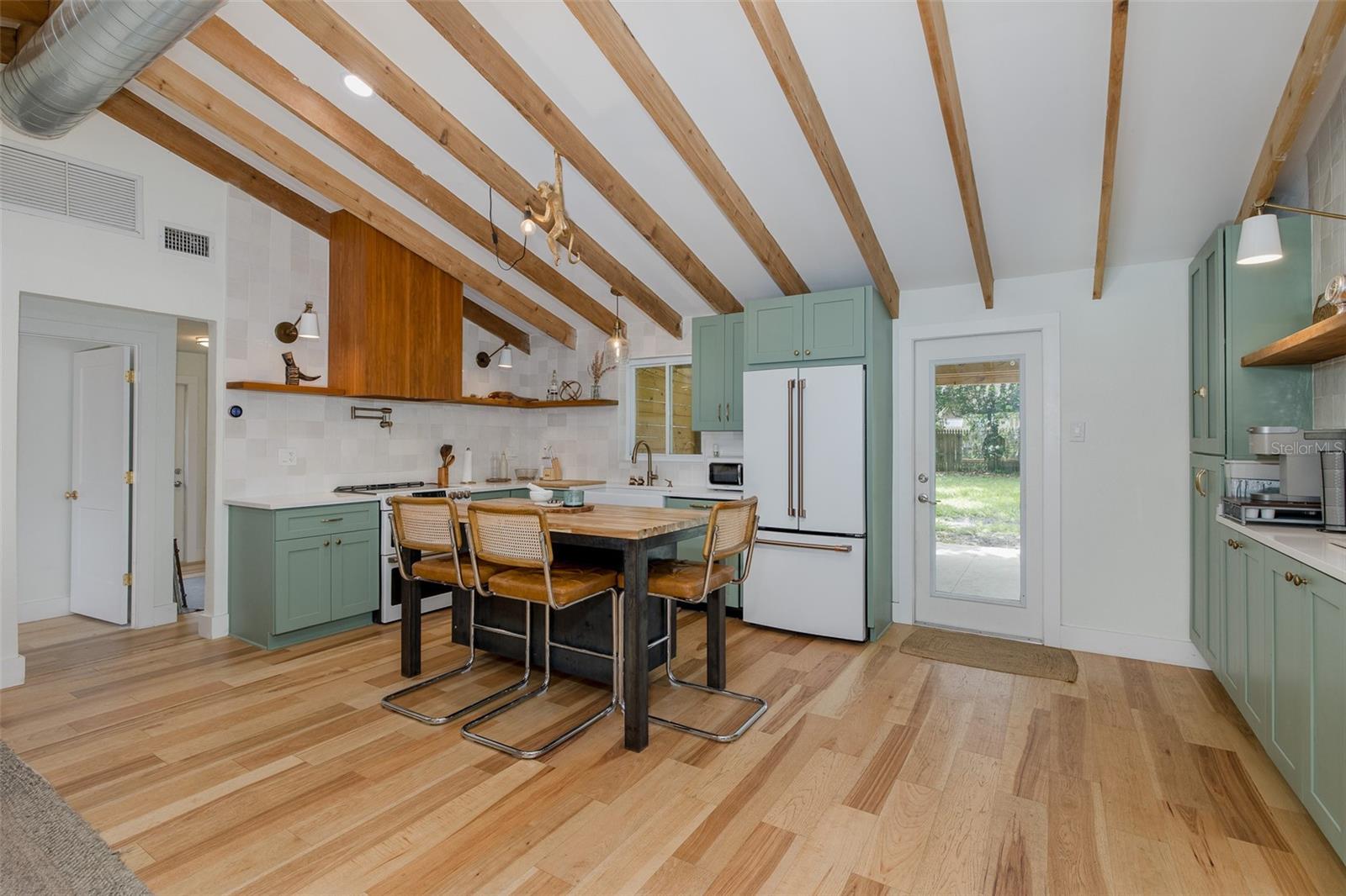 Listing photo id 18 for 7424 Grand Boulevard