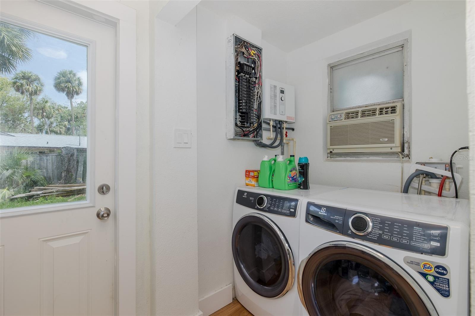 Listing photo id 35 for 7424 Grand Boulevard