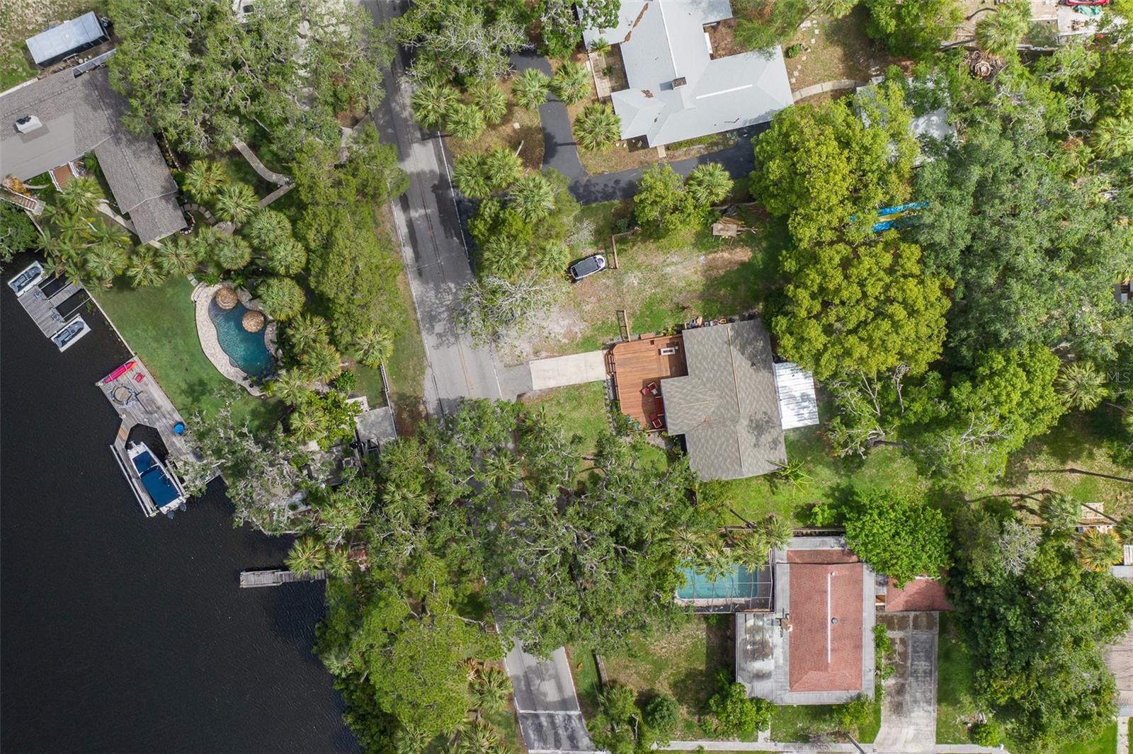 Listing photo id 46 for 7424 Grand Boulevard