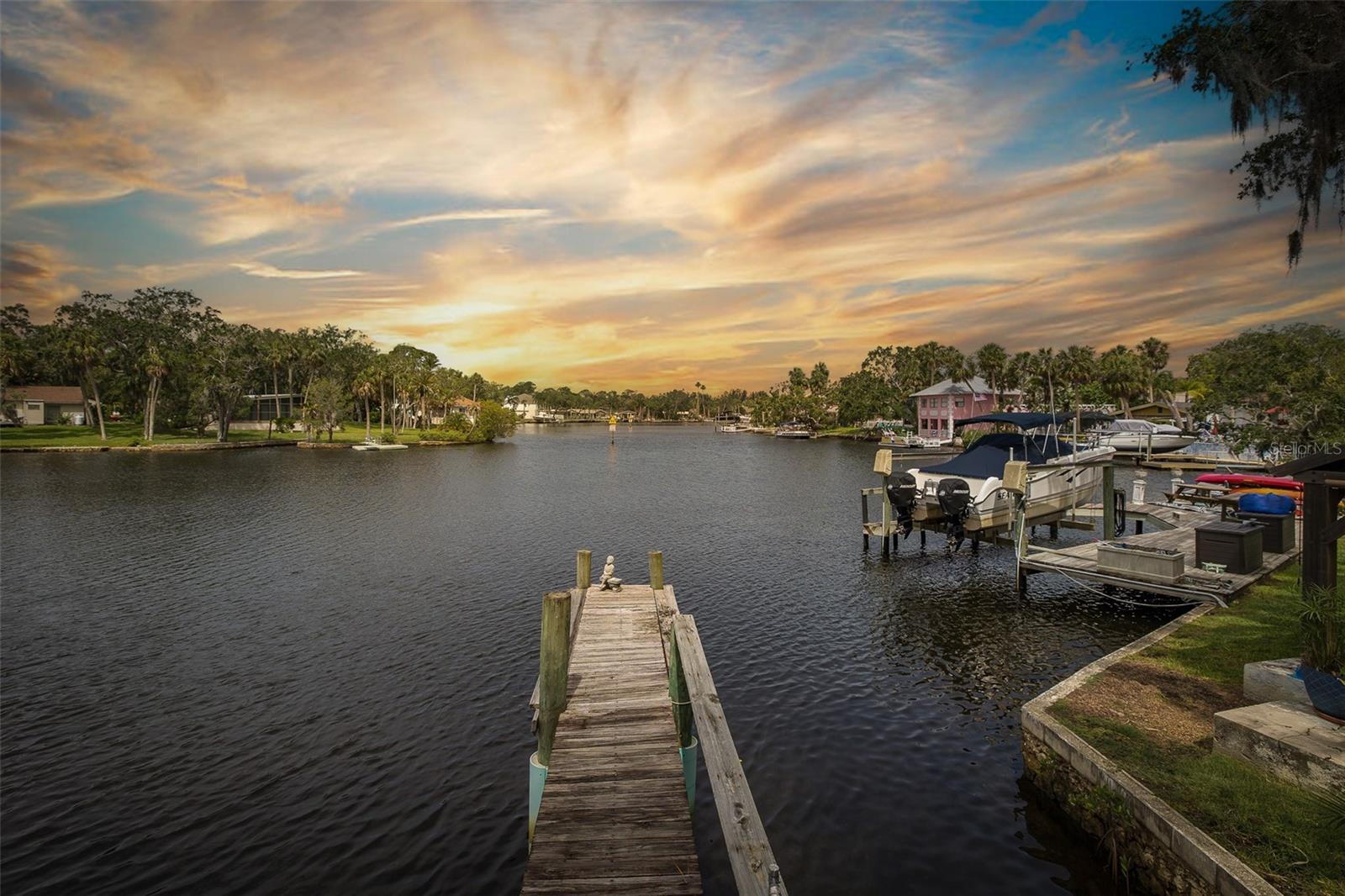 Listing photo id 3 for 7424 Grand Boulevard