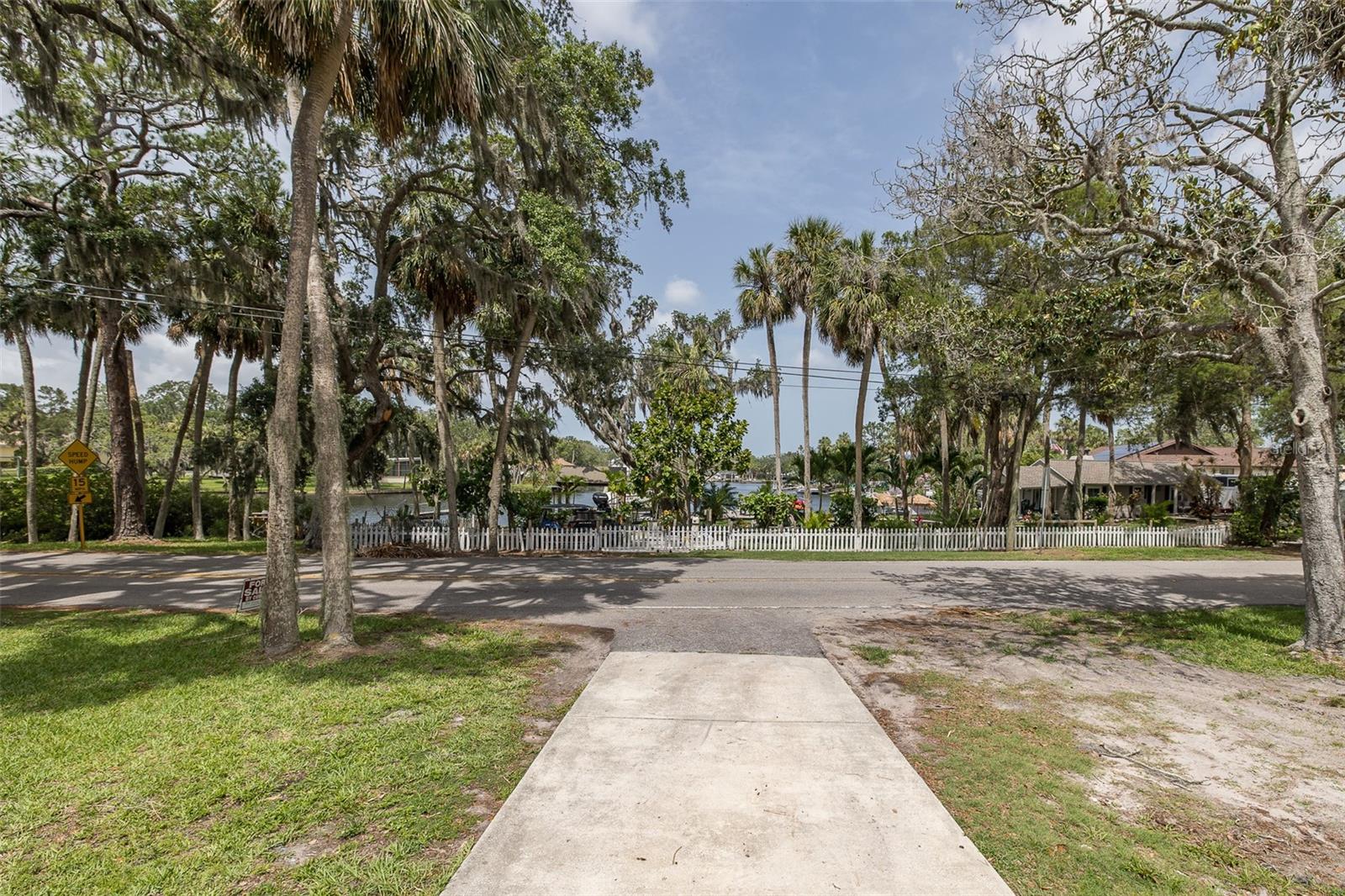 Listing photo id 49 for 7424 Grand Boulevard