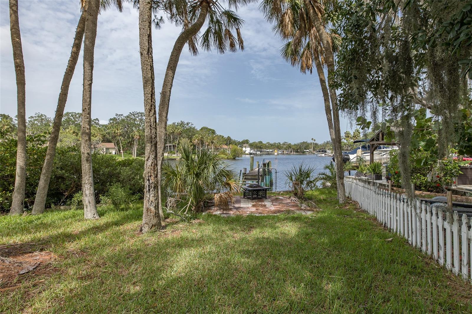 Listing photo id 5 for 7424 Grand Boulevard