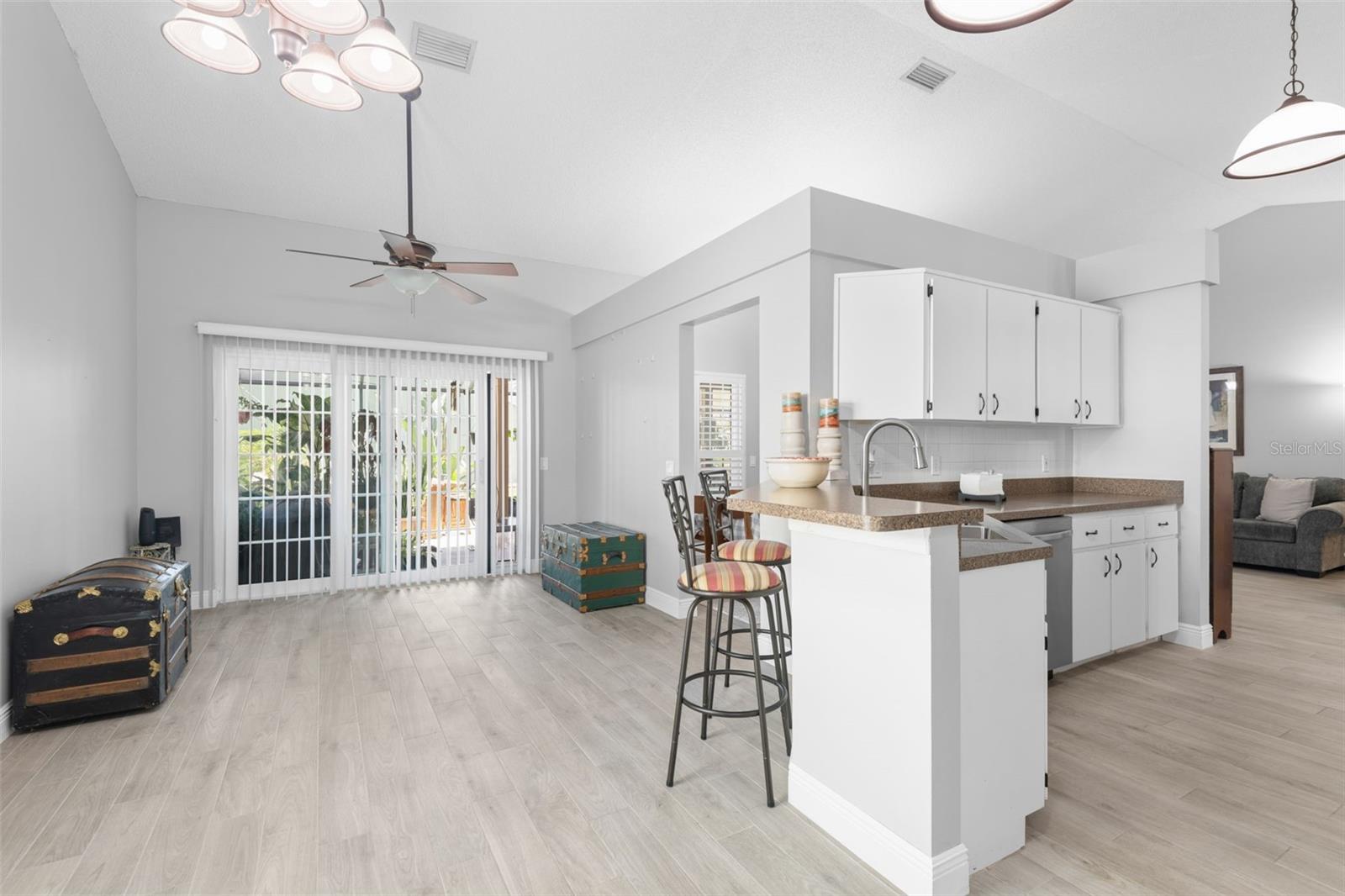 Image 10 of 26 For 7923 Woburn Street