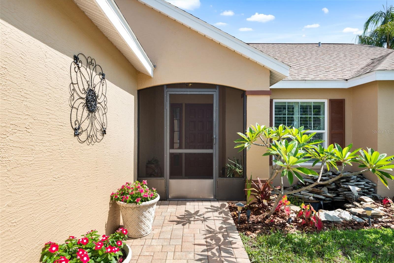 Listing photo id 25 for 7923 Woburn Street