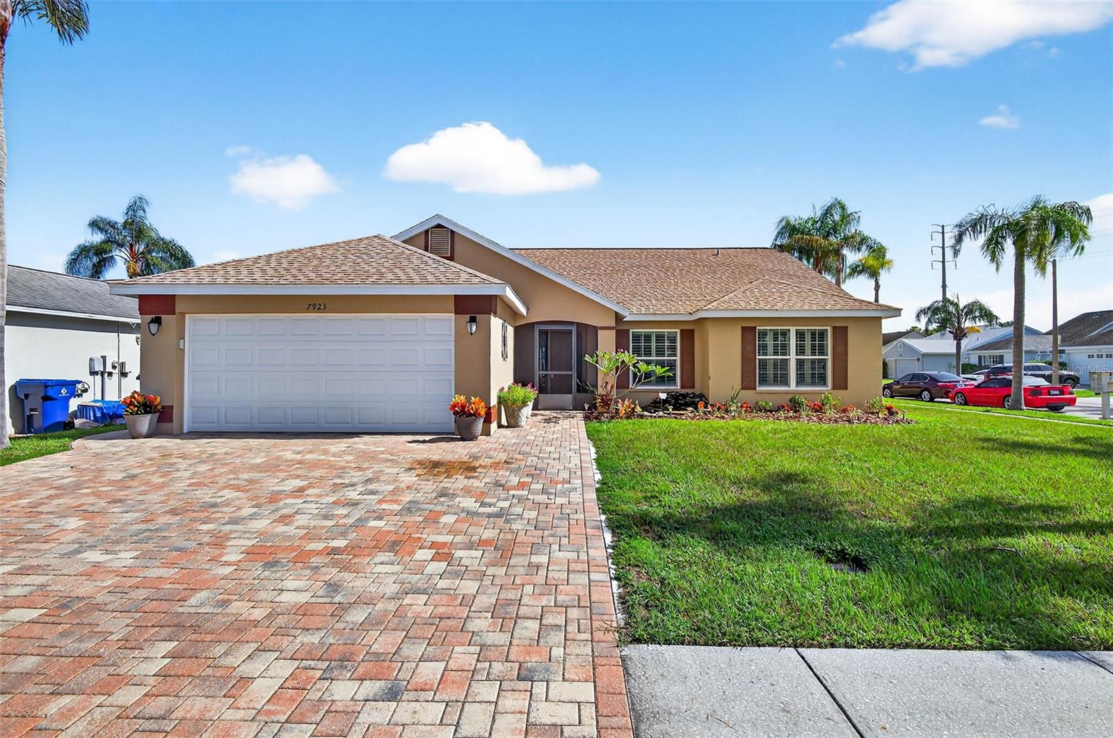 Listing photo id 27 for 7923 Woburn Street