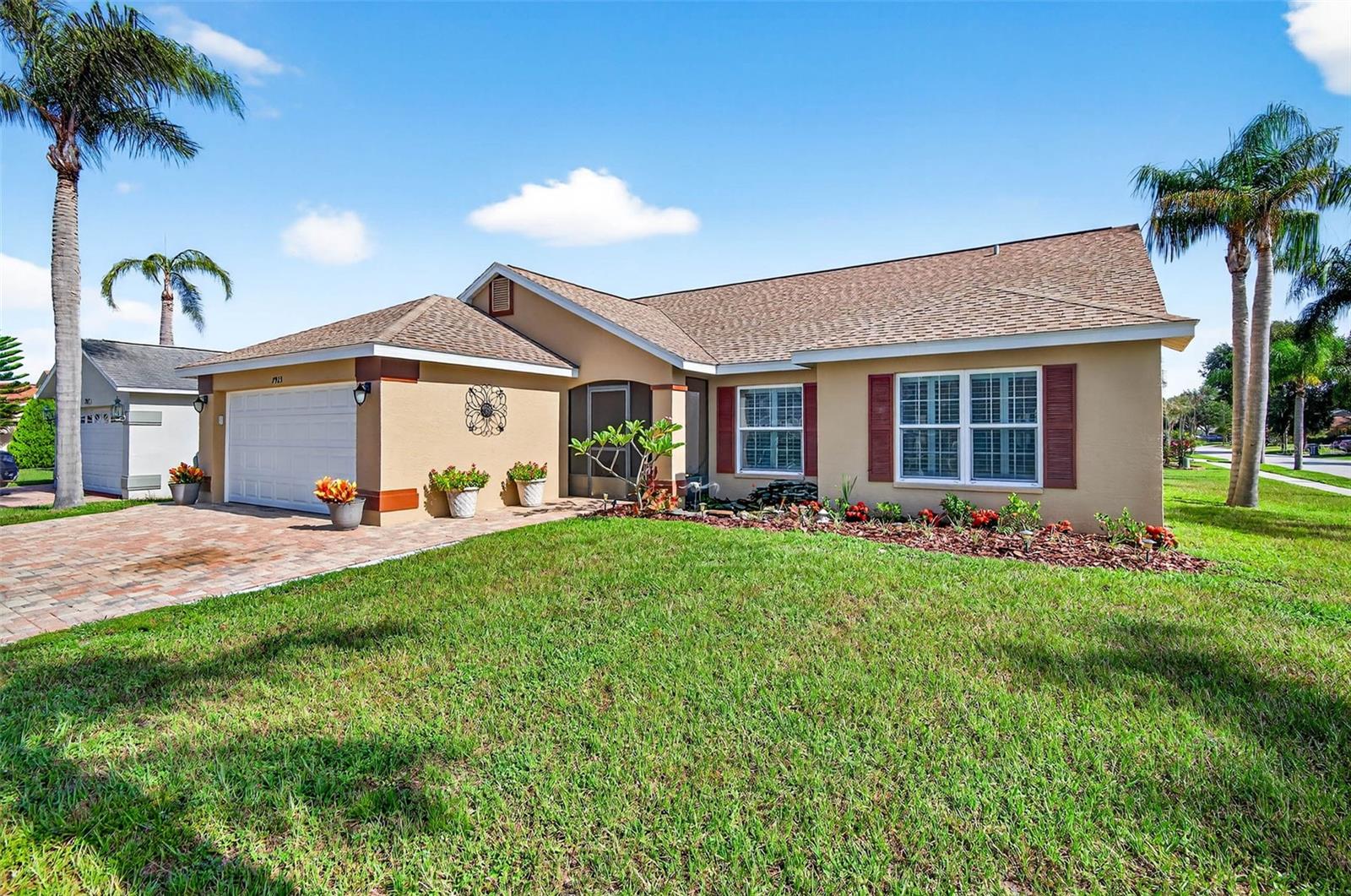Listing photo id 28 for 7923 Woburn Street