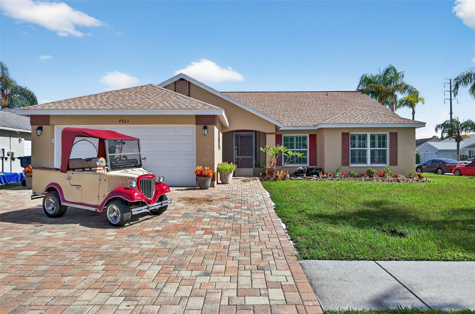 Listing photo id 31 for 7923 Woburn Street