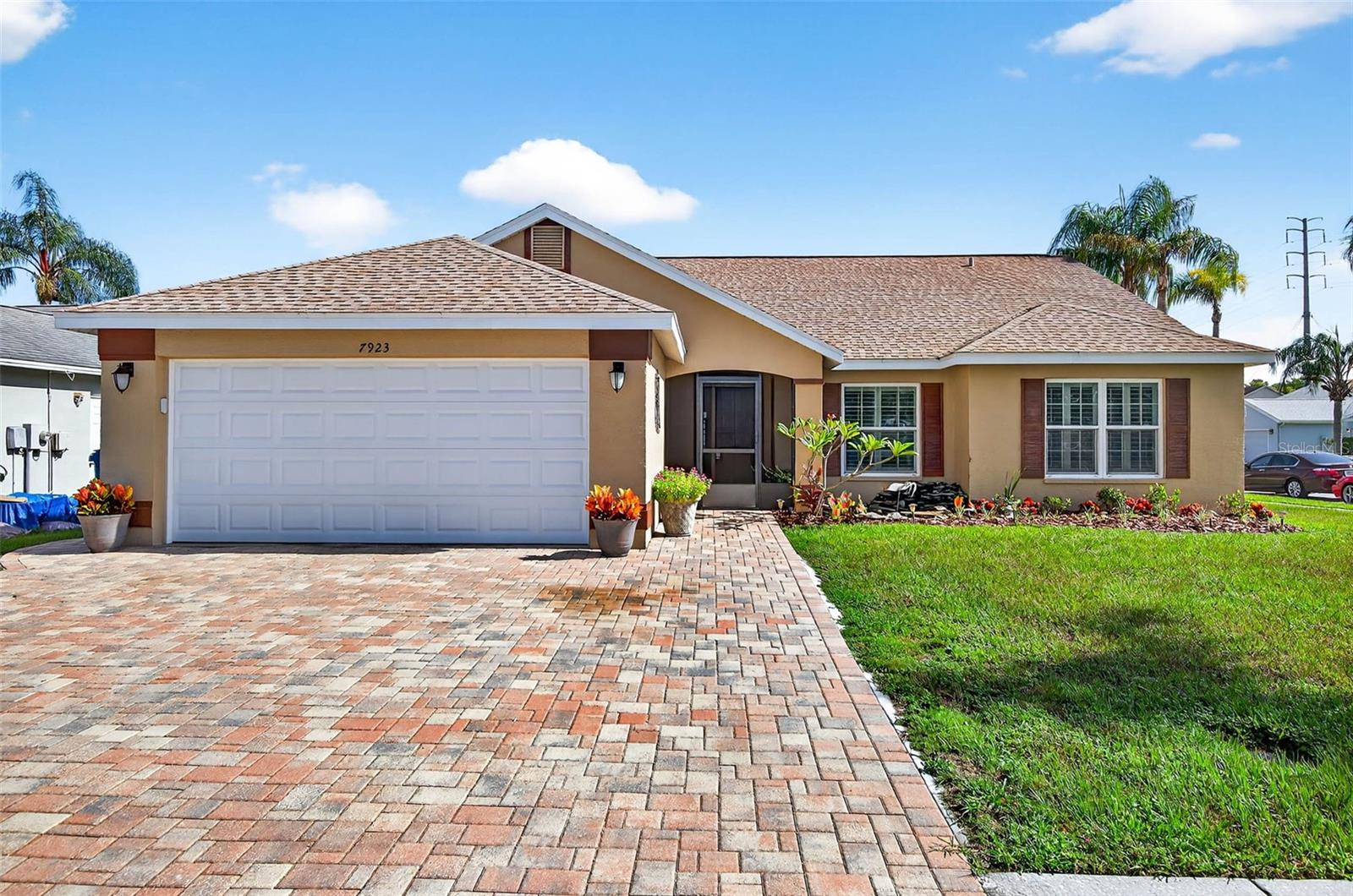 Listing photo id 32 for 7923 Woburn Street