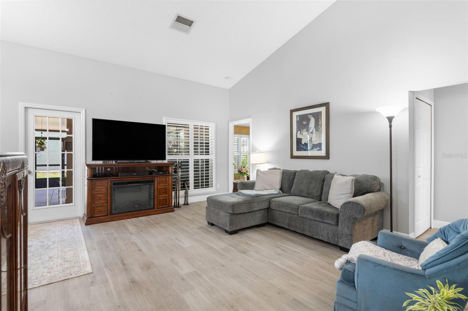 Image 6 of 26 For 7923 Woburn Street