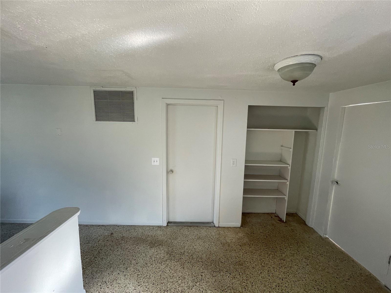 Image 18 of 24 For 7034 Bellaire Terrace
