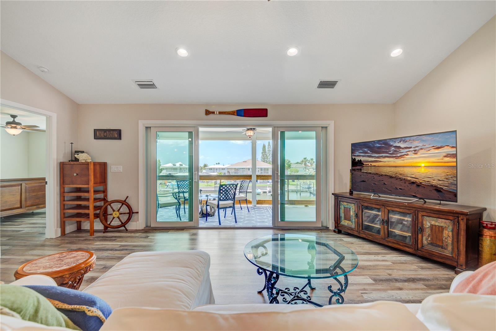 Listing photo id 9 for 4469 Bahama Drive