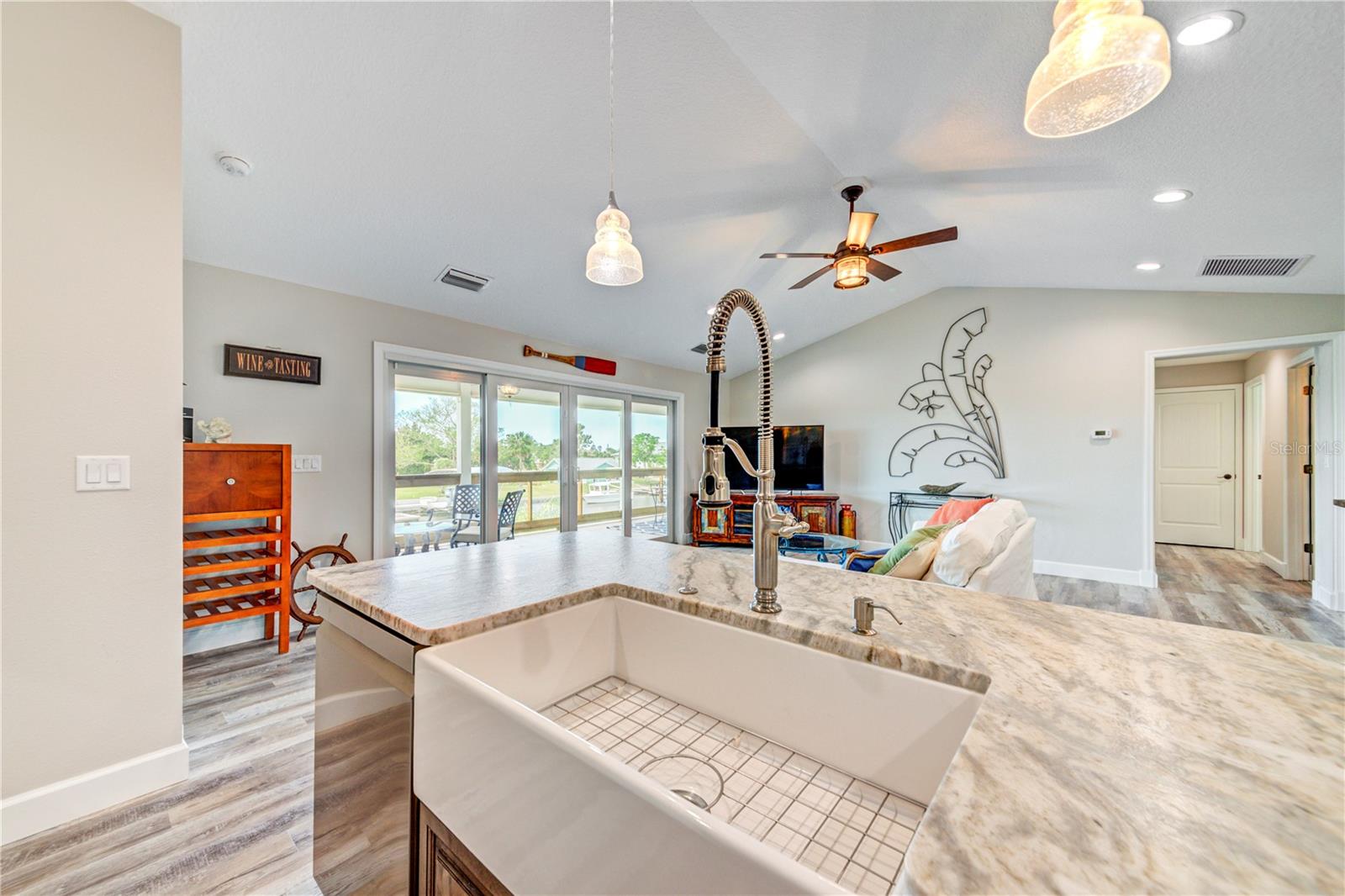 Listing photo id 15 for 4469 Bahama Drive
