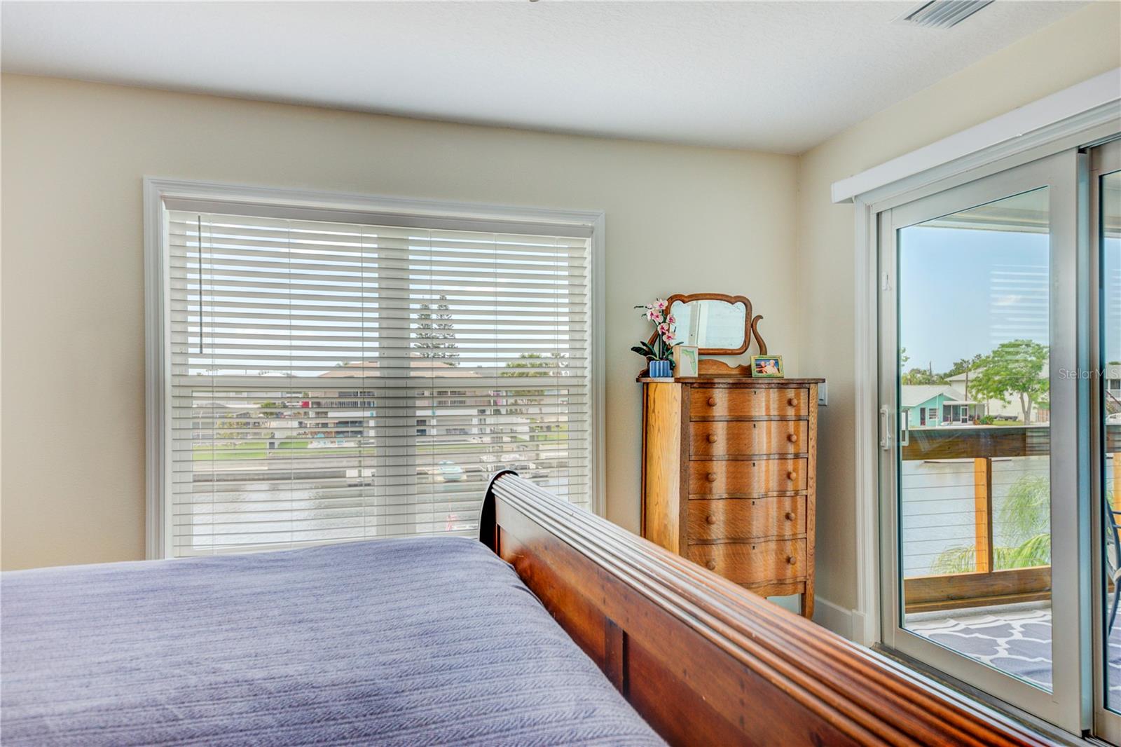 Listing photo id 20 for 4469 Bahama Drive