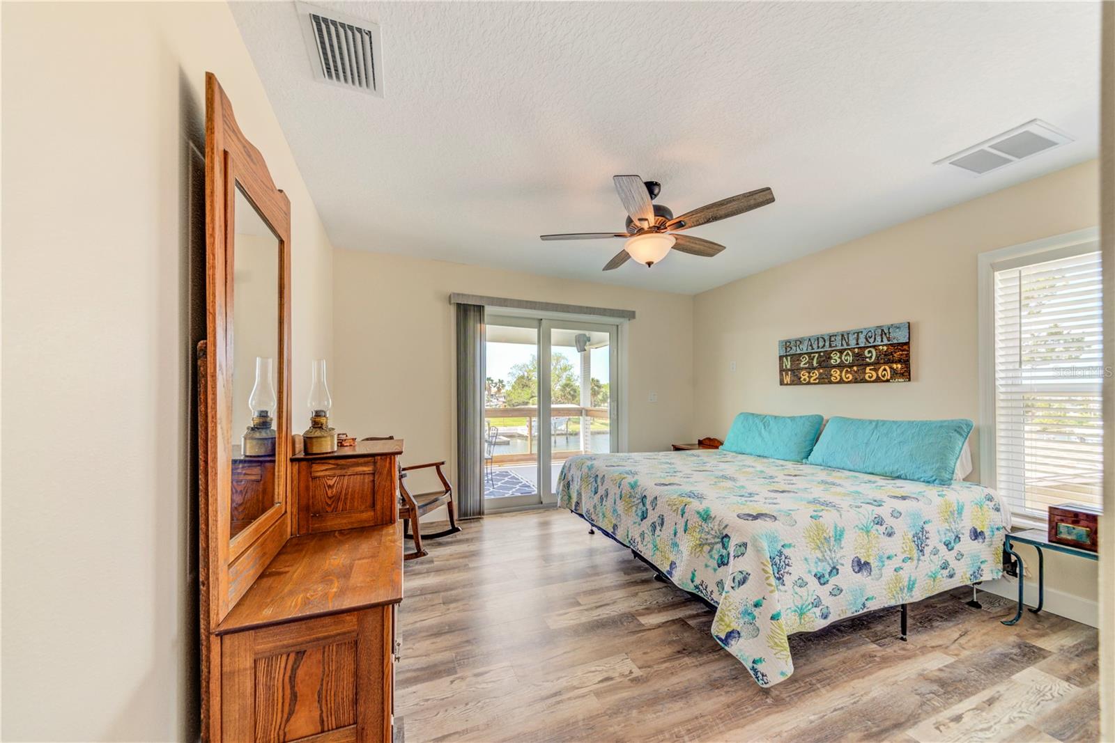 Listing photo id 24 for 4469 Bahama Drive