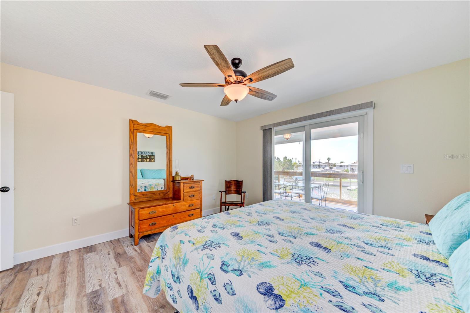 Listing photo id 25 for 4469 Bahama Drive
