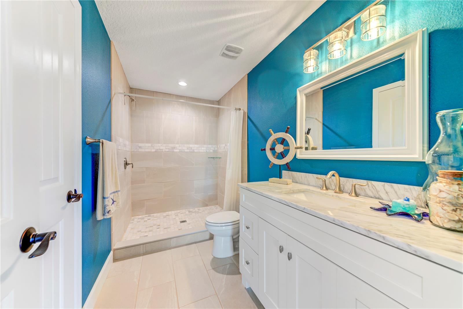 Listing photo id 26 for 4469 Bahama Drive