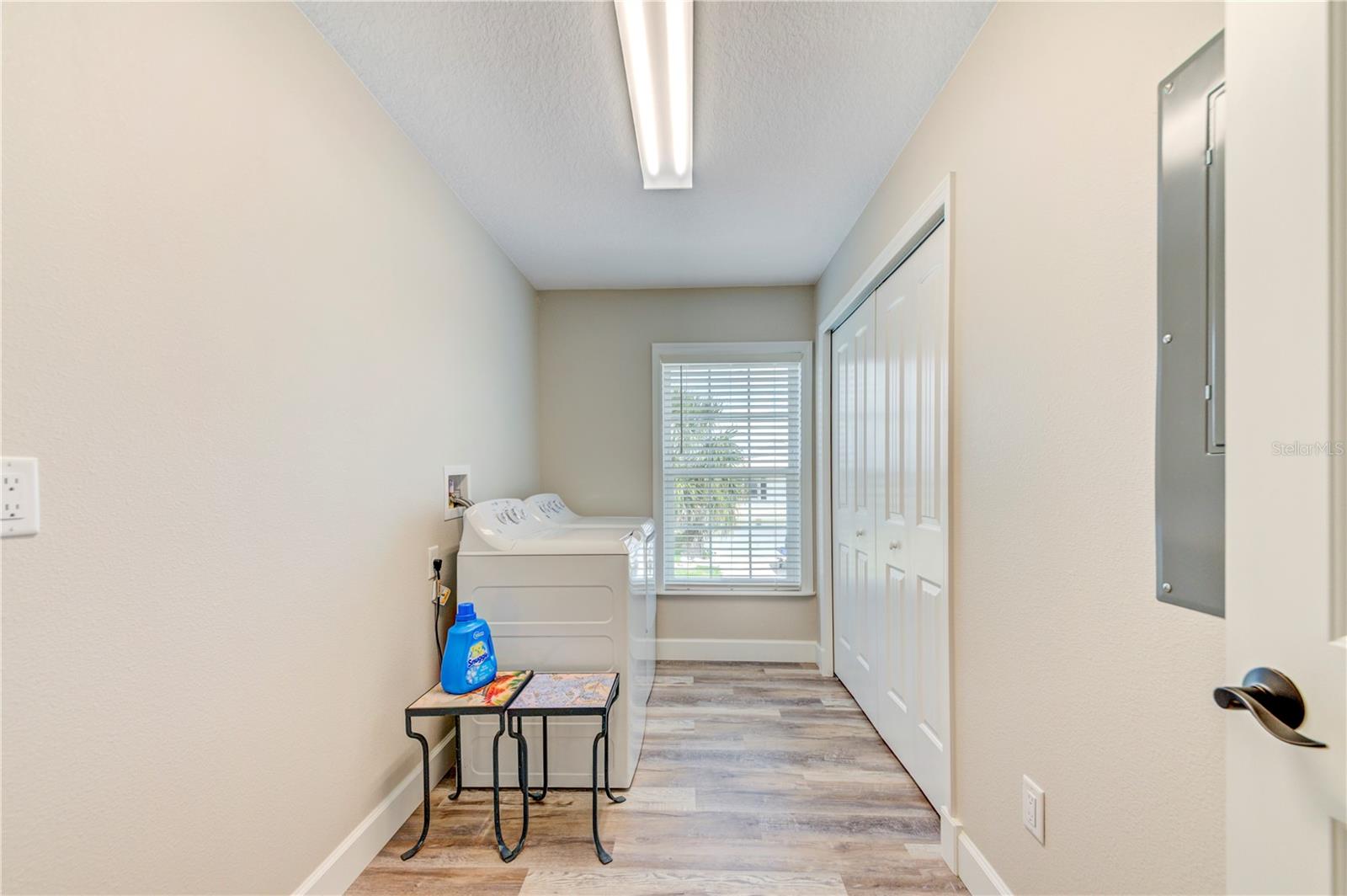 Listing photo id 27 for 4469 Bahama Drive
