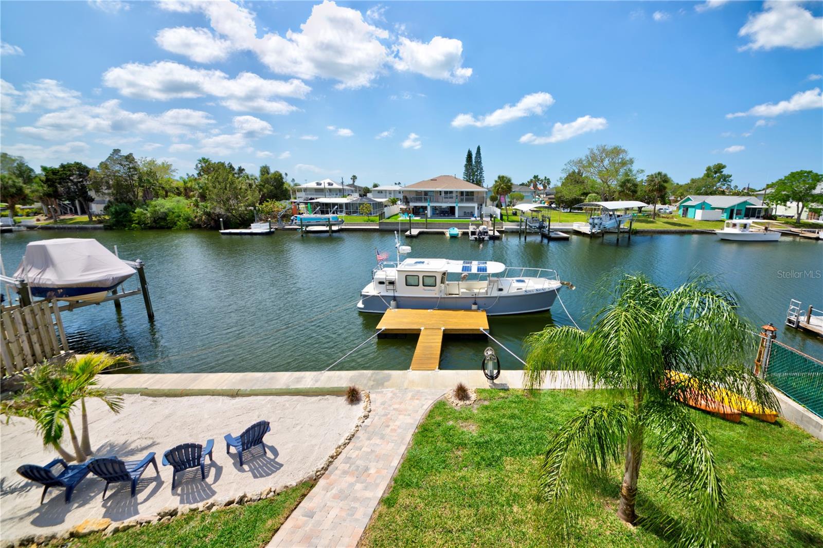 Listing photo id 1 for 4469 Bahama Drive