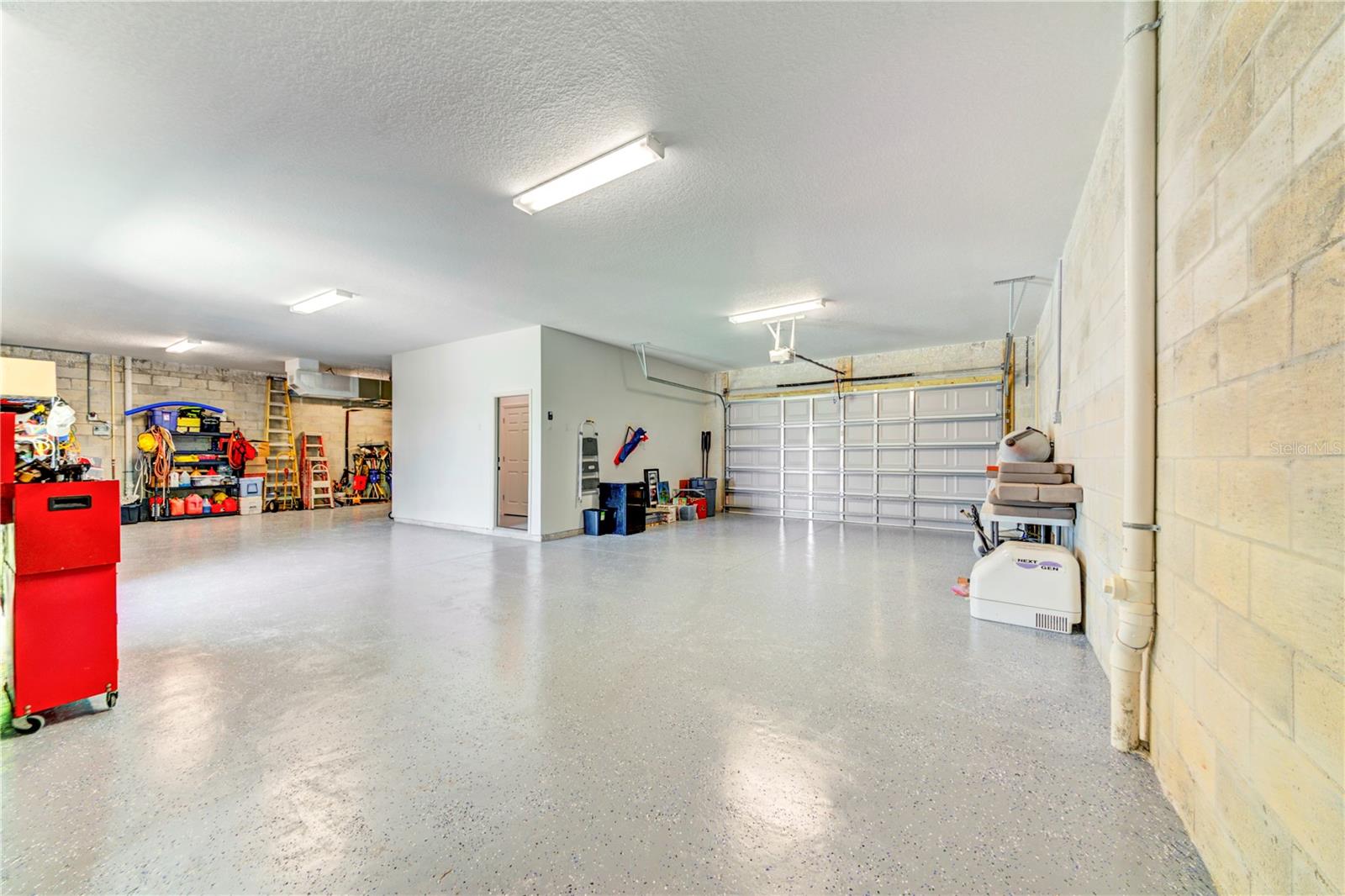 Listing photo id 30 for 4469 Bahama Drive