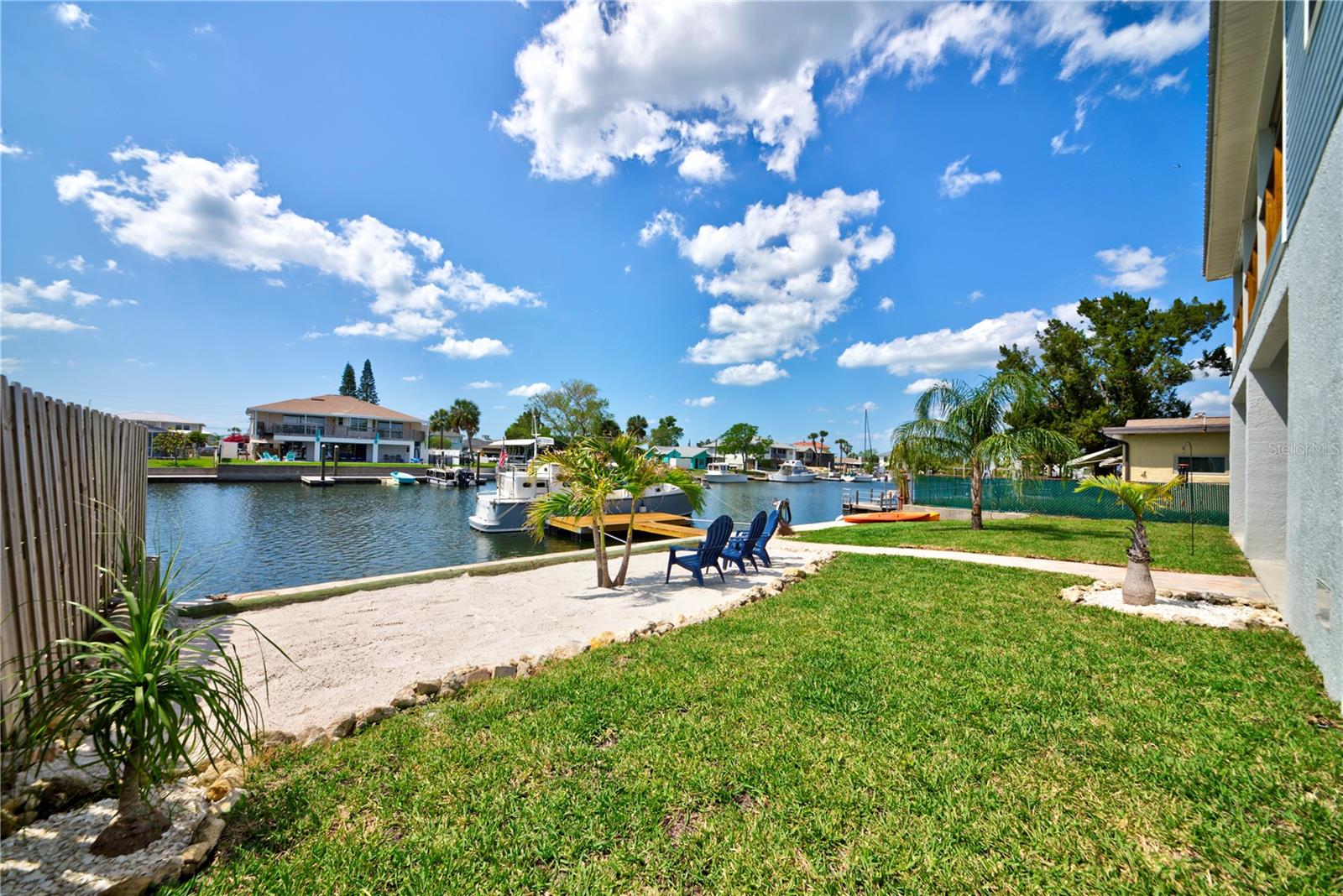 Listing photo id 35 for 4469 Bahama Drive