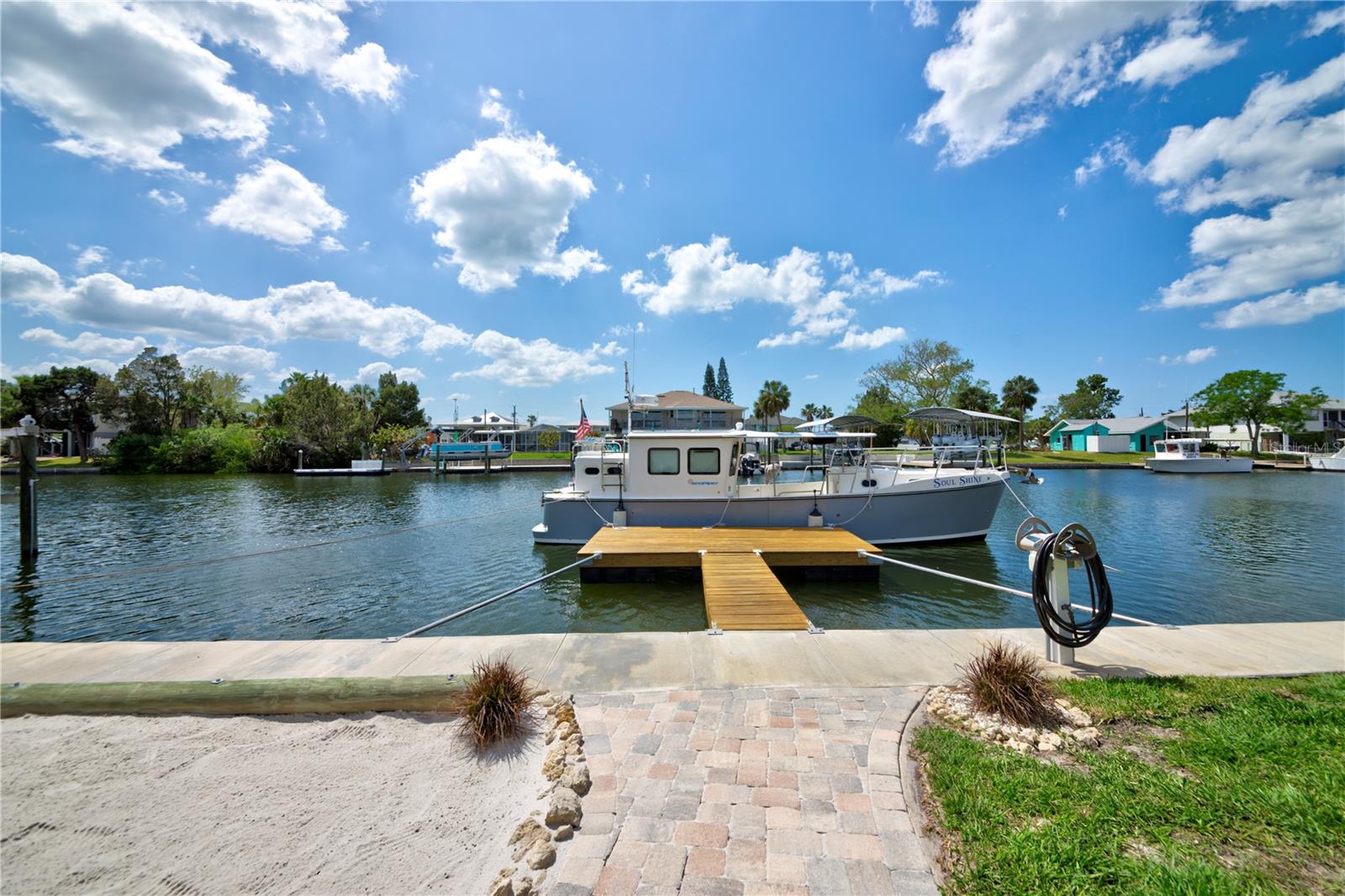 Listing photo id 36 for 4469 Bahama Drive