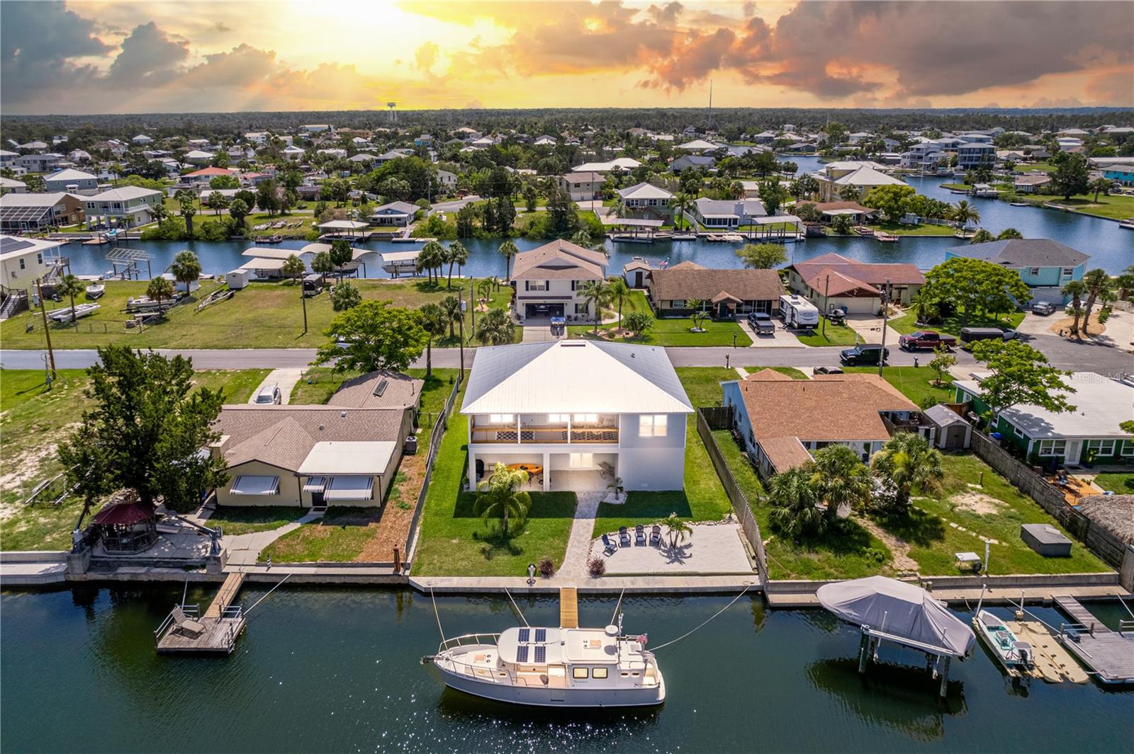 Listing photo id 49 for 4469 Bahama Drive