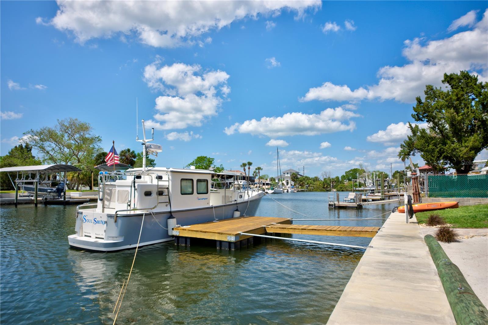 Listing photo id 4 for 4469 Bahama Drive