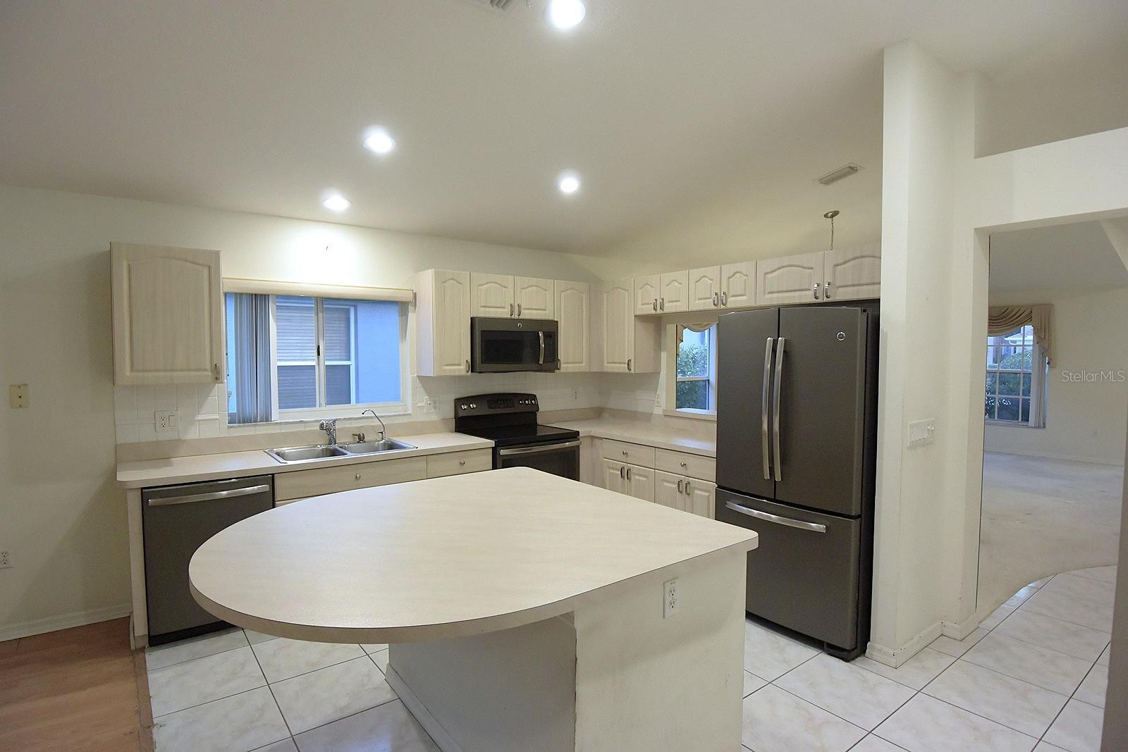 Image 14 of 48 For 14112 Whitecap Avenue
