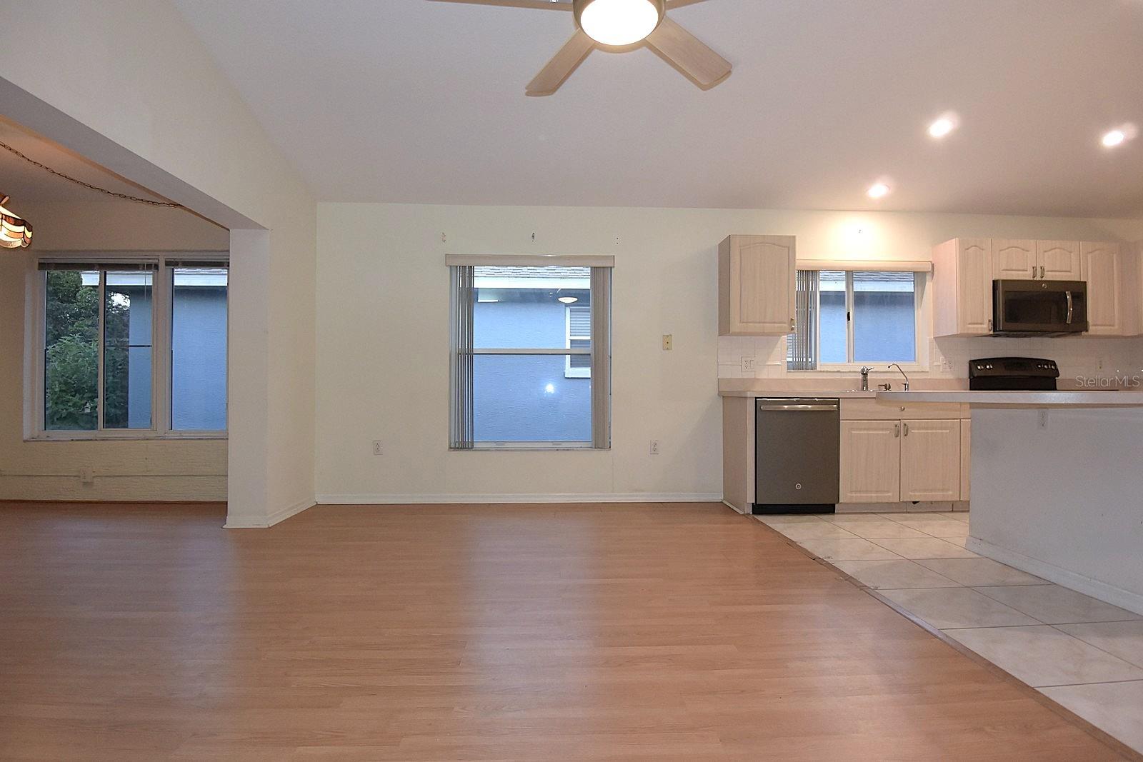 Image 16 of 48 For 14112 Whitecap Avenue