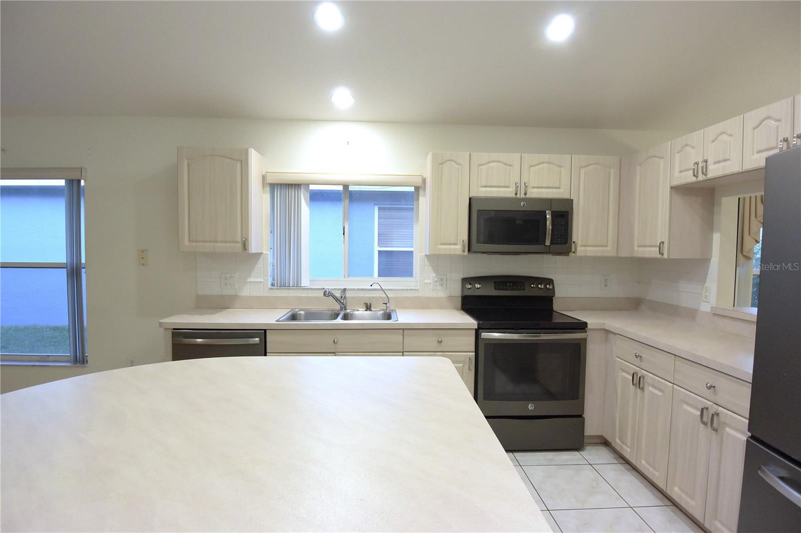 Image 9 of 48 For 14112 Whitecap Avenue