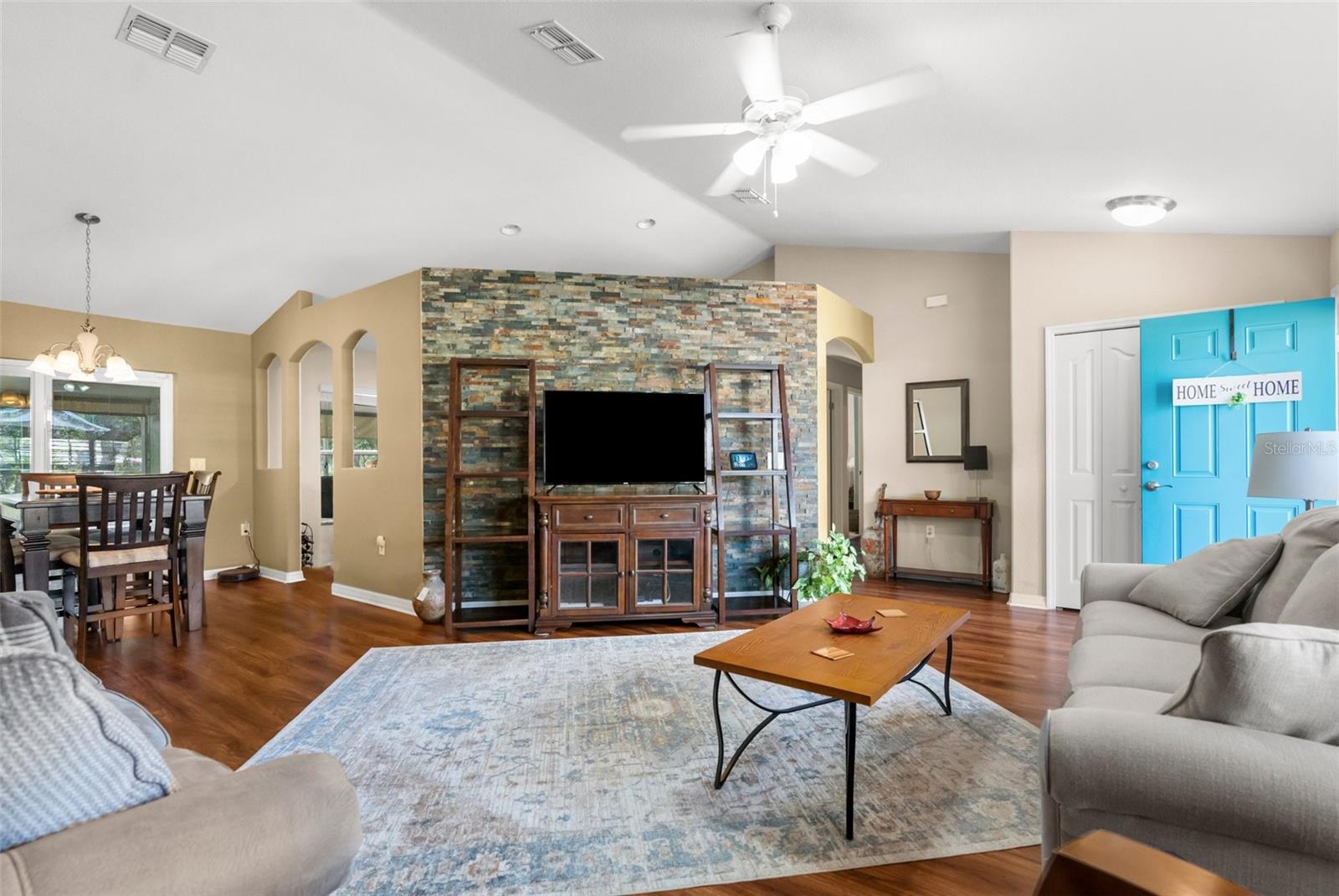 Listing photo id 1 for 13444 English Parrot Road