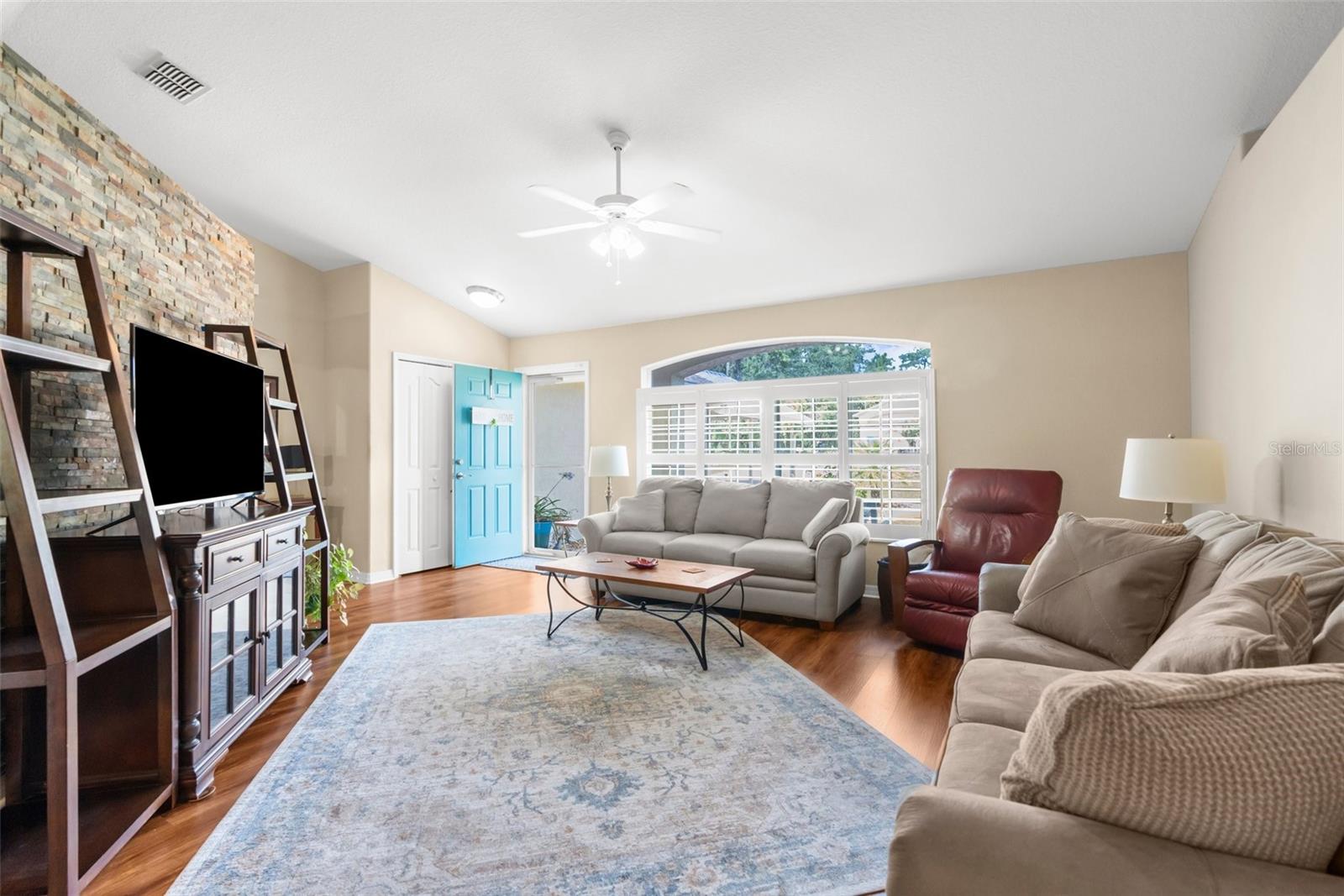 Listing photo id 2 for 13444 English Parrot Road