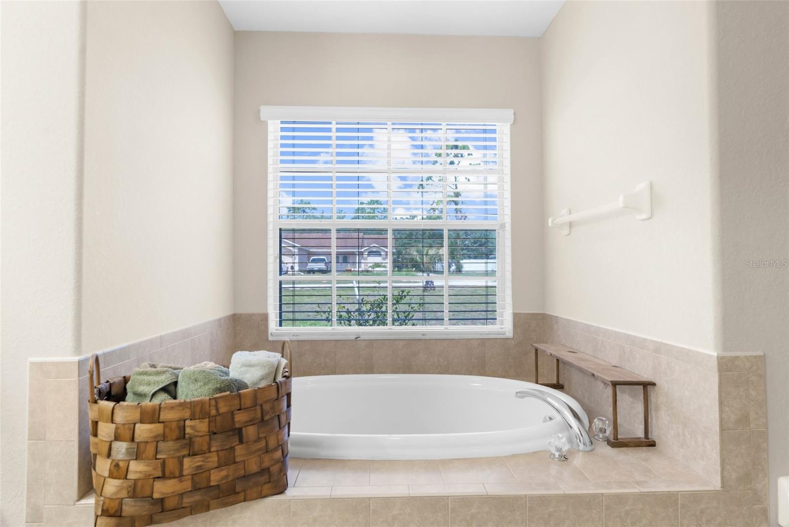 Listing photo id 41 for 13444 English Parrot Road