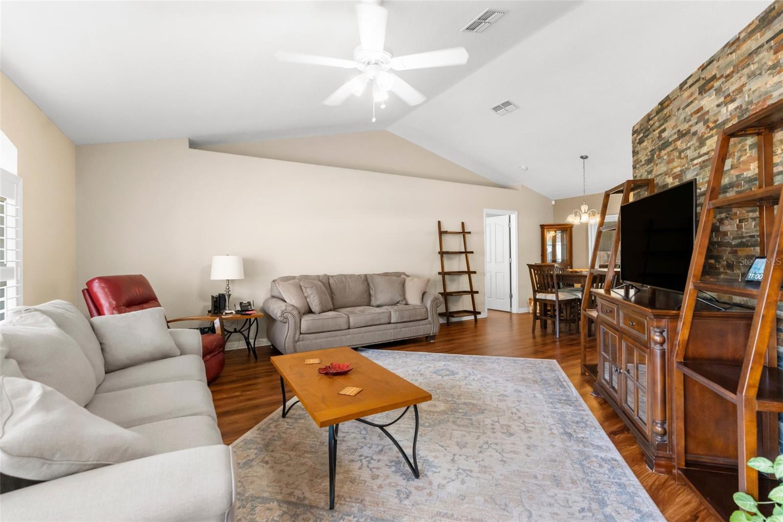 Listing photo id 46 for 13444 English Parrot Road