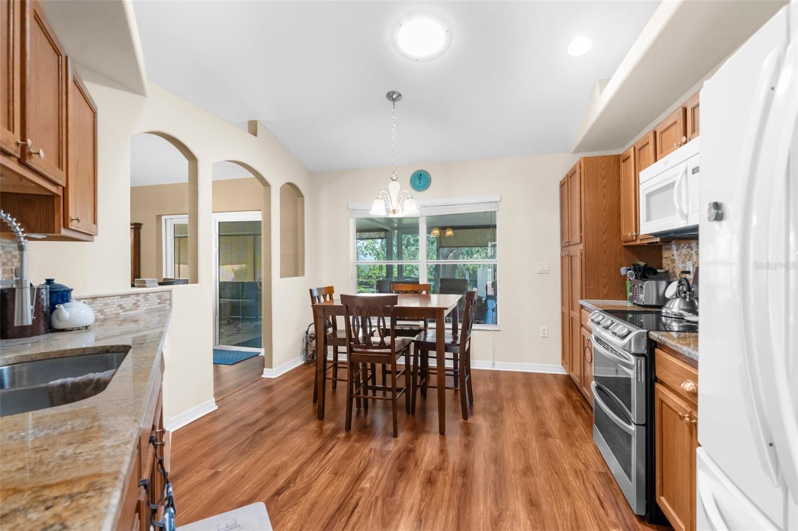 Listing photo id 3 for 13444 English Parrot Road
