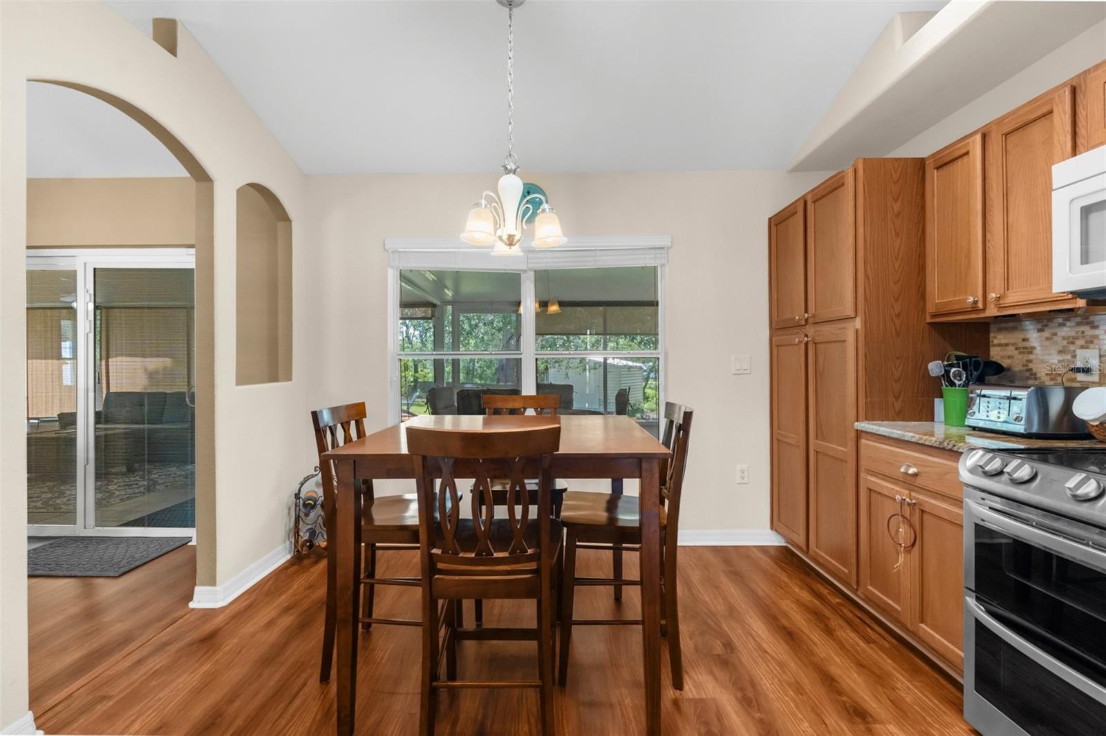 Listing photo id 4 for 13444 English Parrot Road