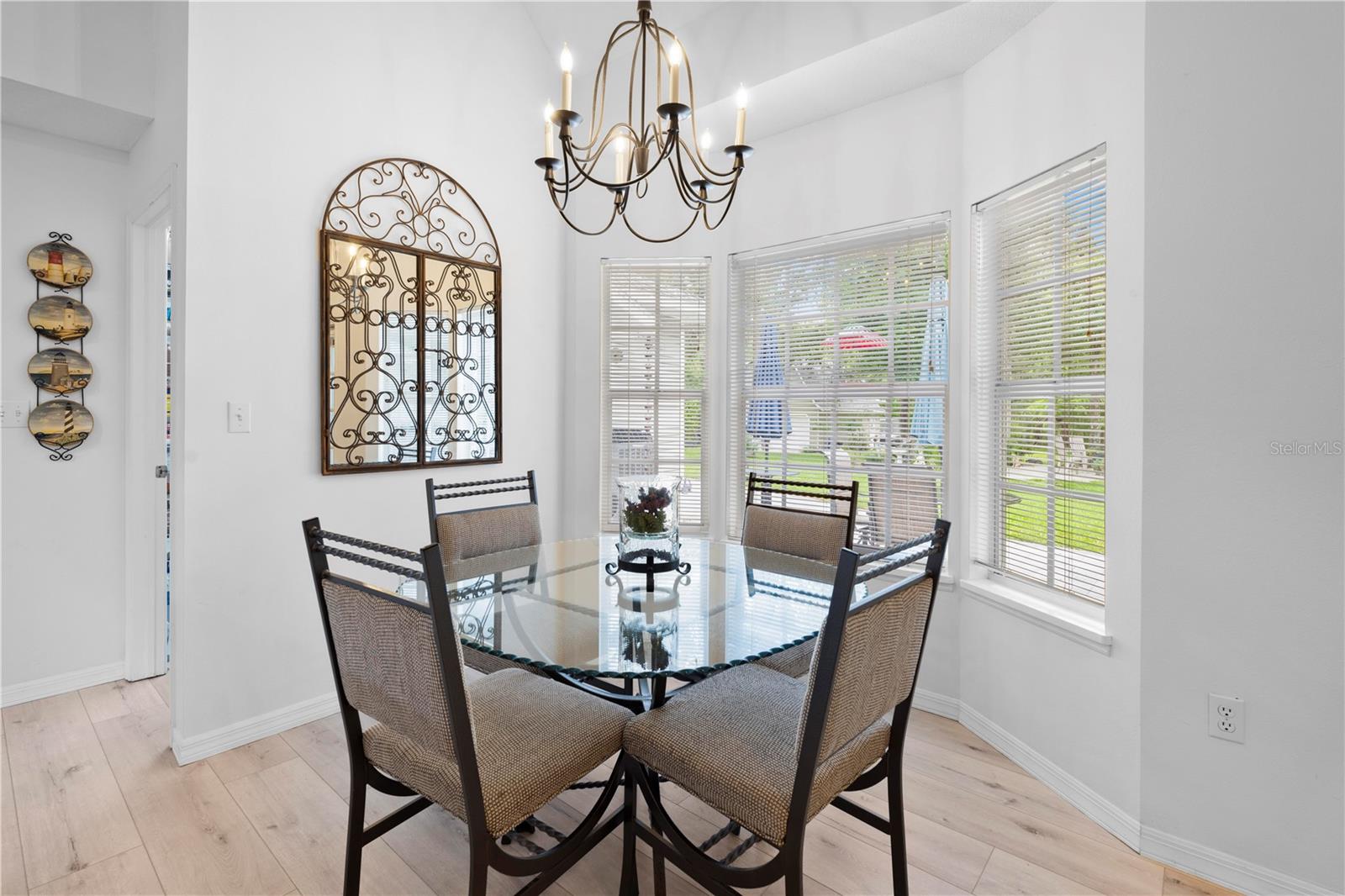 Listing photo id 25 for 27091 Country Oak Drive