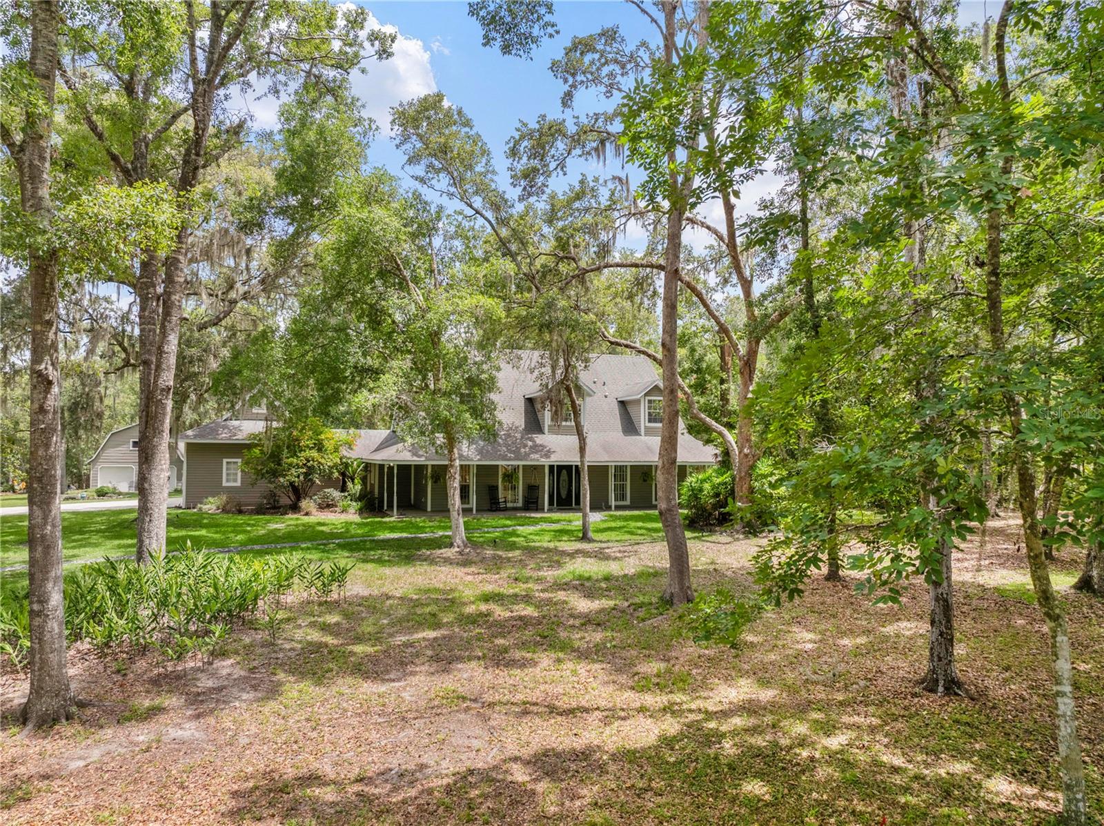 Listing photo id 2 for 27091 Country Oak Drive