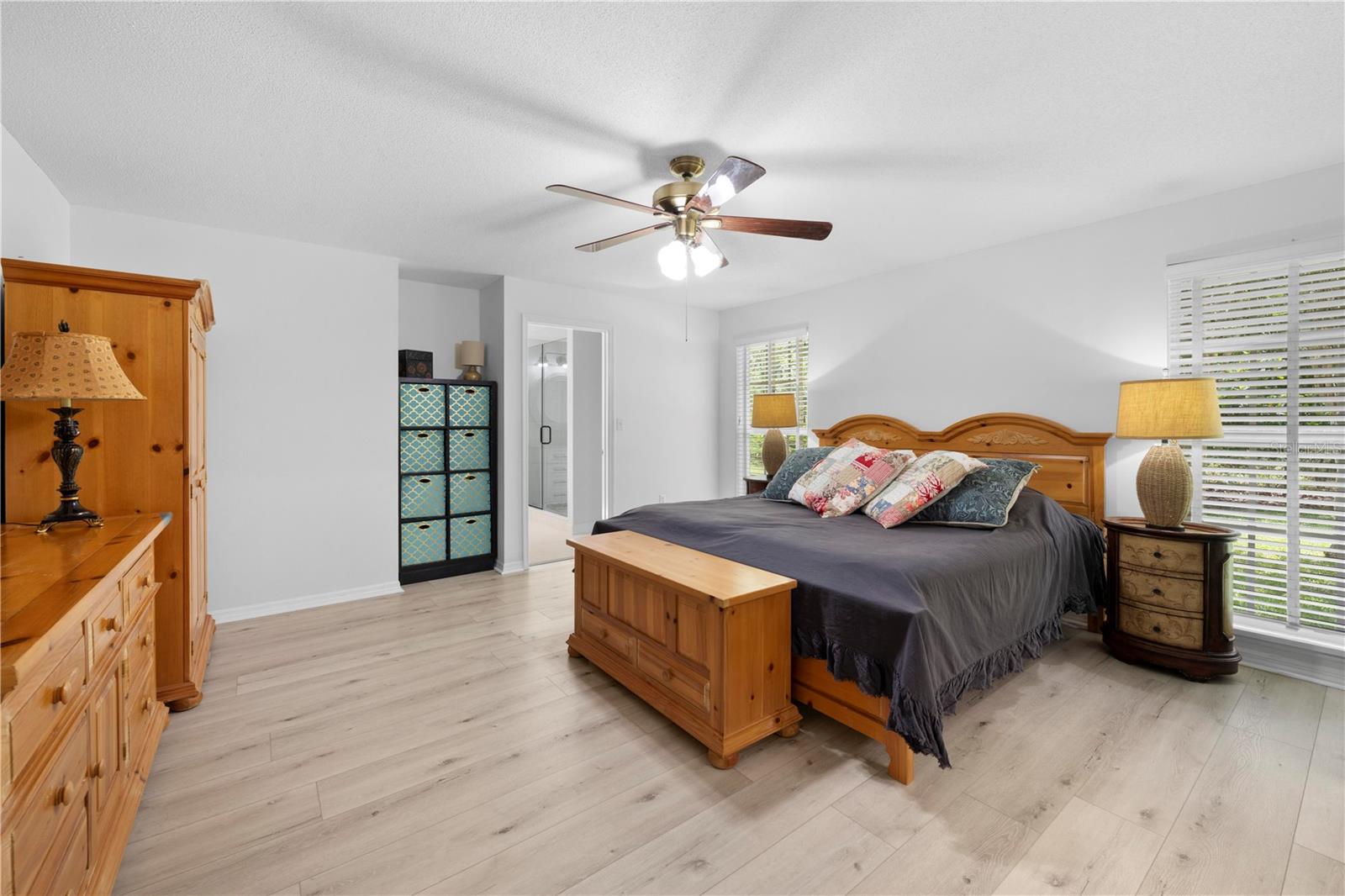 Listing photo id 40 for 27091 Country Oak Drive
