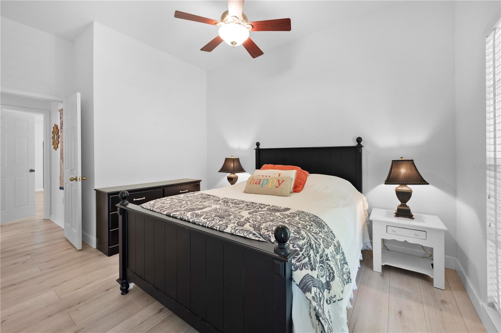 Listing photo id 48 for 27091 Country Oak Drive