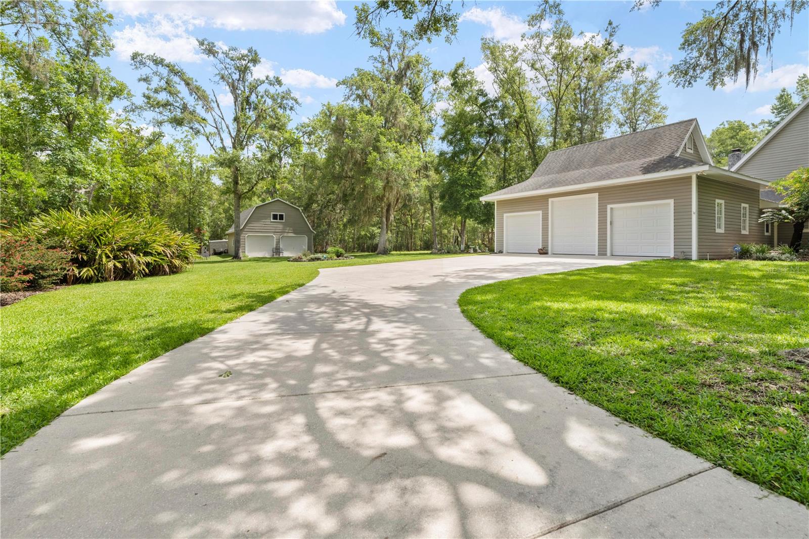 Listing photo id 4 for 27091 Country Oak Drive