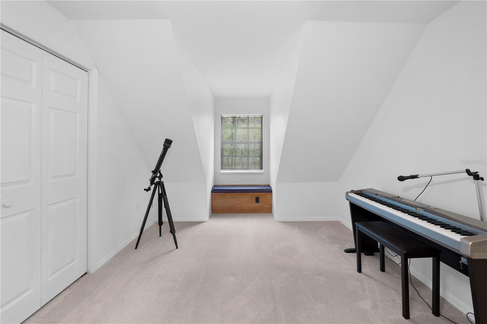 Listing photo id 58 for 27091 Country Oak Drive